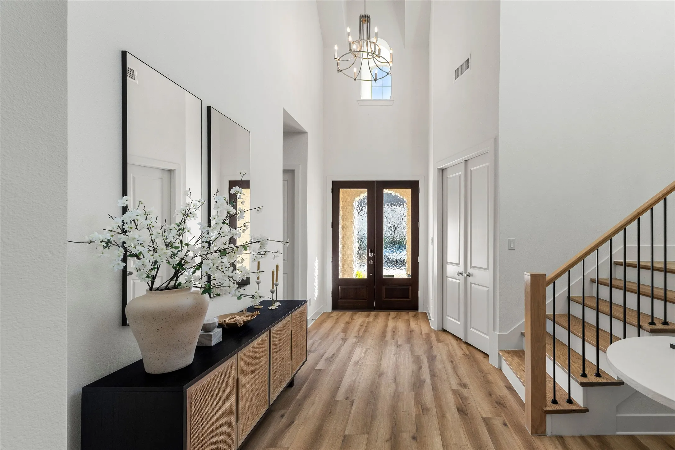 Single Family Residence For Sale in Denton County , 401 Sunnyridge Lane, Little Elm, Texas 76227, 4 Bedroom, 4 Bathroom, 3 Garage spaces, 3,447 Sqft, built in 2022, Preowned, mls#21160761, Real Estate Agent in Little Elm, Homes For Sale in Denton county, Homes For Sale in Little Elm, Realtor in Little Elm Texas, Real Estate Brokerage Independent Realty Texas, Luminita Cordes Realtor