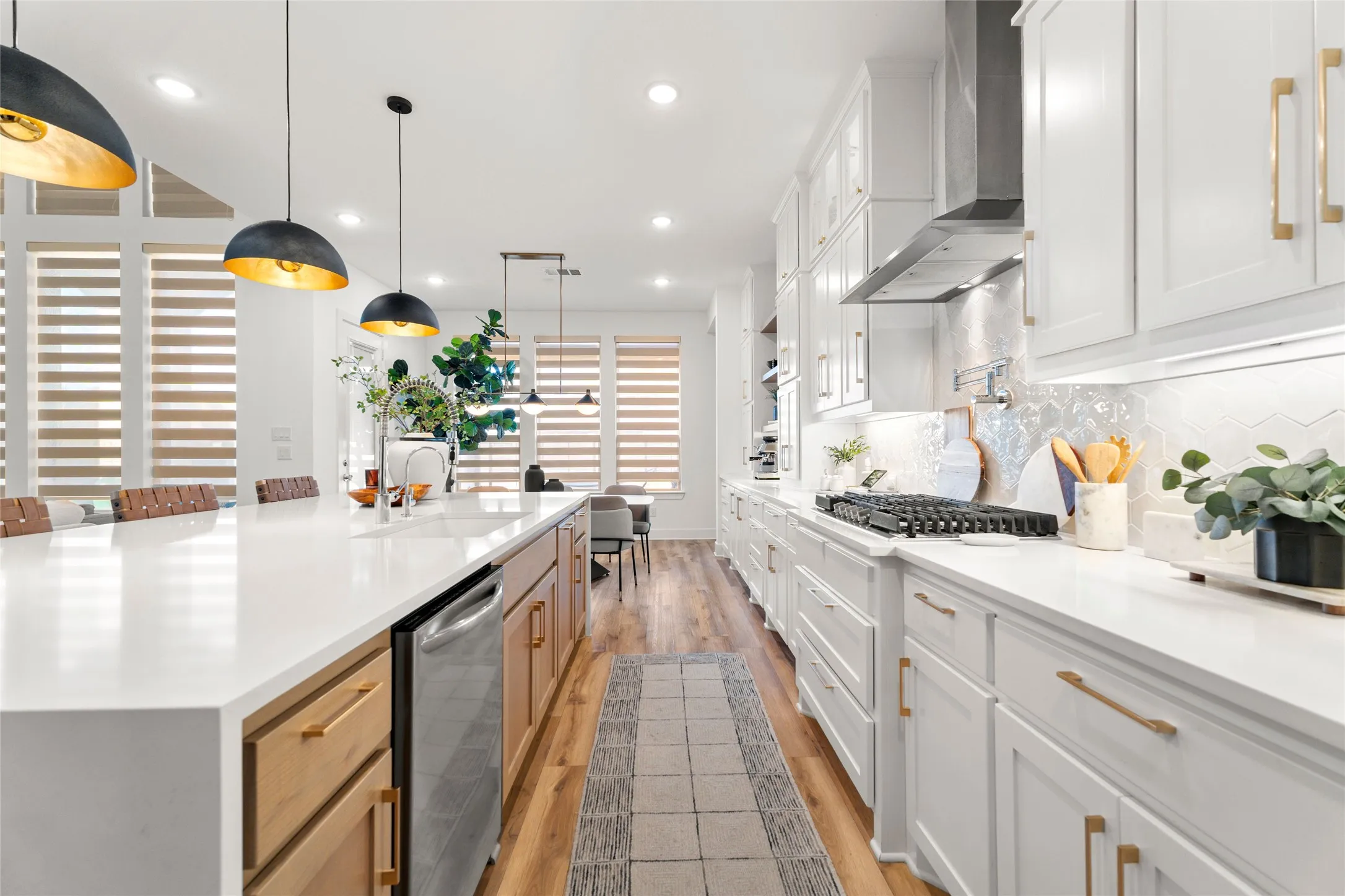 Single Family Residence For Sale in Denton County , 401 Sunnyridge Lane, Little Elm, Texas 76227, 4 Bedroom, 4 Bathroom, 3 Garage spaces, 3,447 Sqft, built in 2022, Preowned, mls#21160761, Real Estate Agent in Little Elm, Homes For Sale in Denton county, Homes For Sale in Little Elm, Realtor in Little Elm Texas, Real Estate Brokerage Independent Realty Texas, Luminita Cordes Realtor