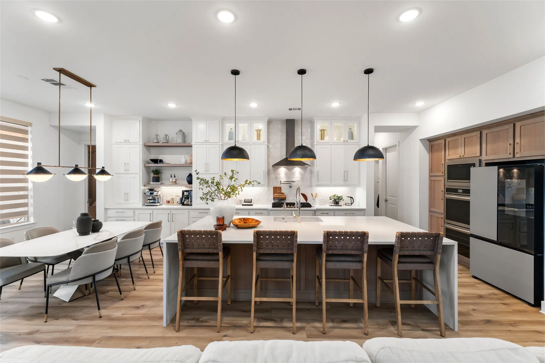 Single Family Residence For Sale in Denton County , 401 Sunnyridge Lane, Little Elm, Texas 76227, 4 Bedroom, 4 Bathroom, 3 Garage spaces, 3,447 Sqft, built in 2022, Preowned, mls#21160761, Real Estate Agent in Little Elm, Homes For Sale in Denton county, Homes For Sale in Little Elm, Realtor in Little Elm Texas, Real Estate Brokerage Independent Realty Texas, Luminita Cordes Realtor