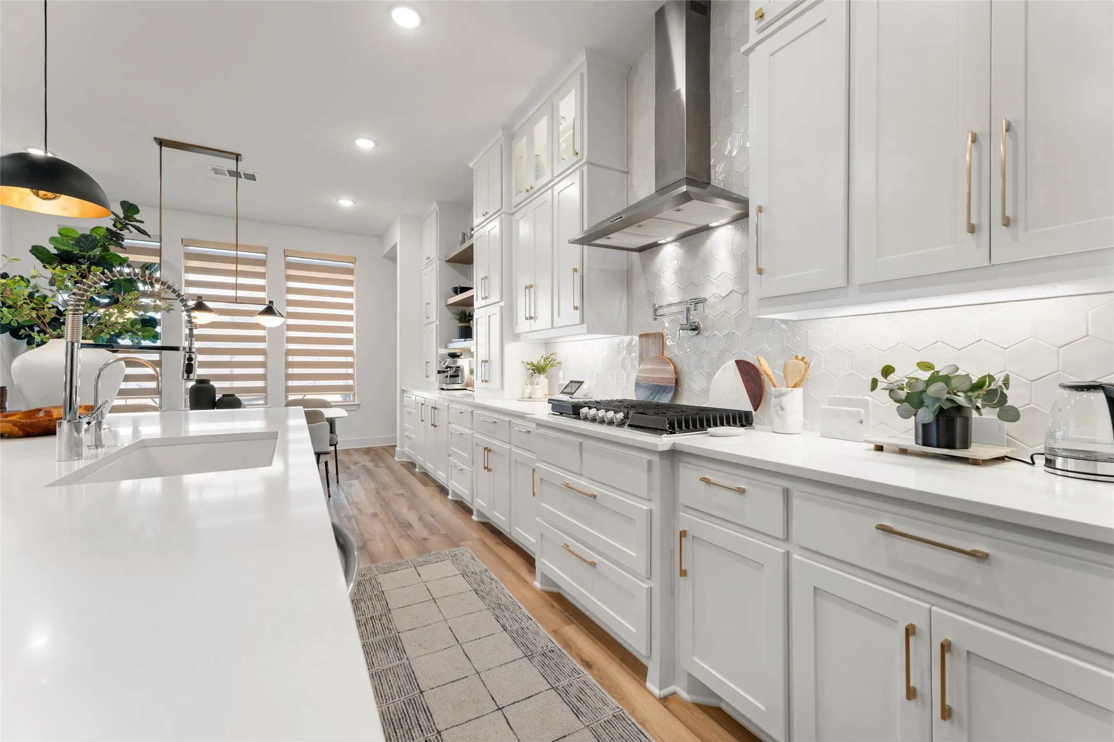 Single Family Residence For Sale in Denton County , 401 Sunnyridge Lane, Little Elm, Texas 76227, 4 Bedroom, 4 Bathroom, 3 Garage spaces, 3,447 Sqft, built in 2022, Preowned, mls#21160761, Real Estate Agent in Little Elm, Homes For Sale in Denton county, Homes For Sale in Little Elm, Realtor in Little Elm Texas, Real Estate Brokerage Independent Realty Texas, Luminita Cordes Realtor