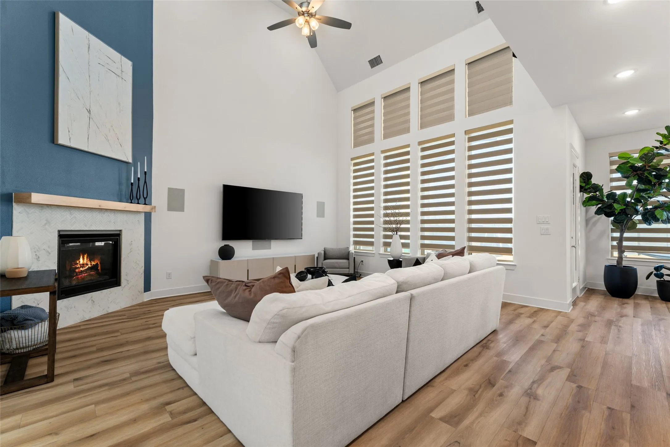 Single Family Residence For Sale in Denton County , 401 Sunnyridge Lane, Little Elm, Texas 76227, 4 Bedroom, 4 Bathroom, 3 Garage spaces, 3,447 Sqft, built in 2022, Preowned, mls#21160761, Real Estate Agent in Little Elm, Homes For Sale in Denton county, Homes For Sale in Little Elm, Realtor in Little Elm Texas, Real Estate Brokerage Independent Realty Texas, Luminita Cordes Realtor