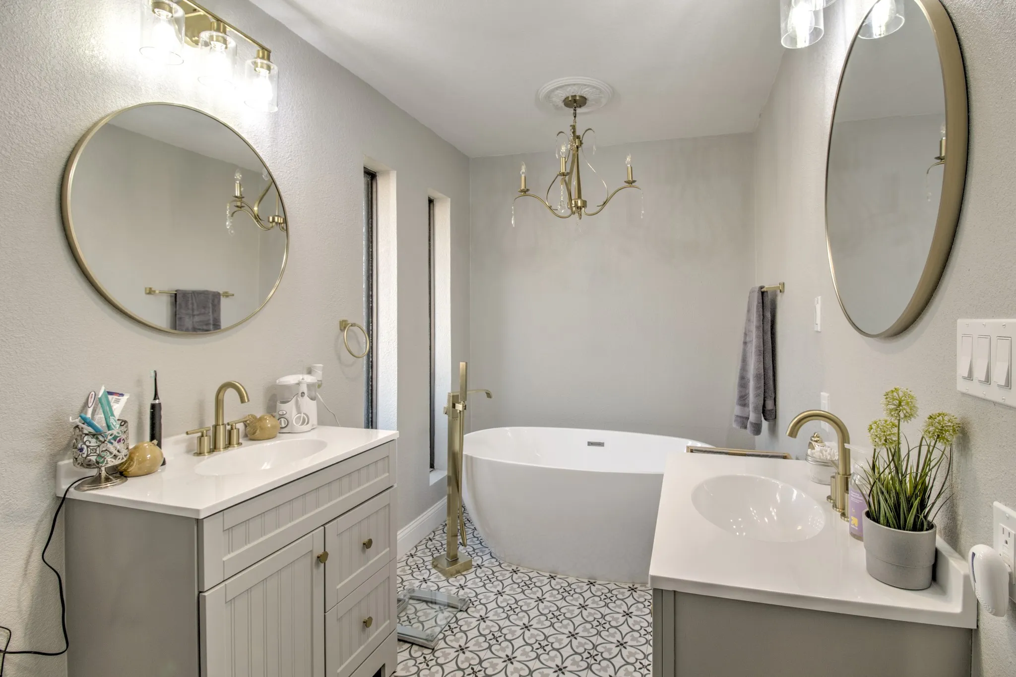 Single Family Residence For Sale in Grayson County , 2517 Nantucket Drive, Sherman, Texas 75092, 4 Bedroom, 3 Bathroom, 2 Garage spaces, 2,609 Sqft, built in 1975, Preowned, mls#21147354, Real Estate Agent in Sherman, Homes For Sale in Grayson county, Homes For Sale in Sherman, Realtor in Sherman Texas, Real Estate Brokerage Independent Realty Texas, Luminita Cordes Realtor
