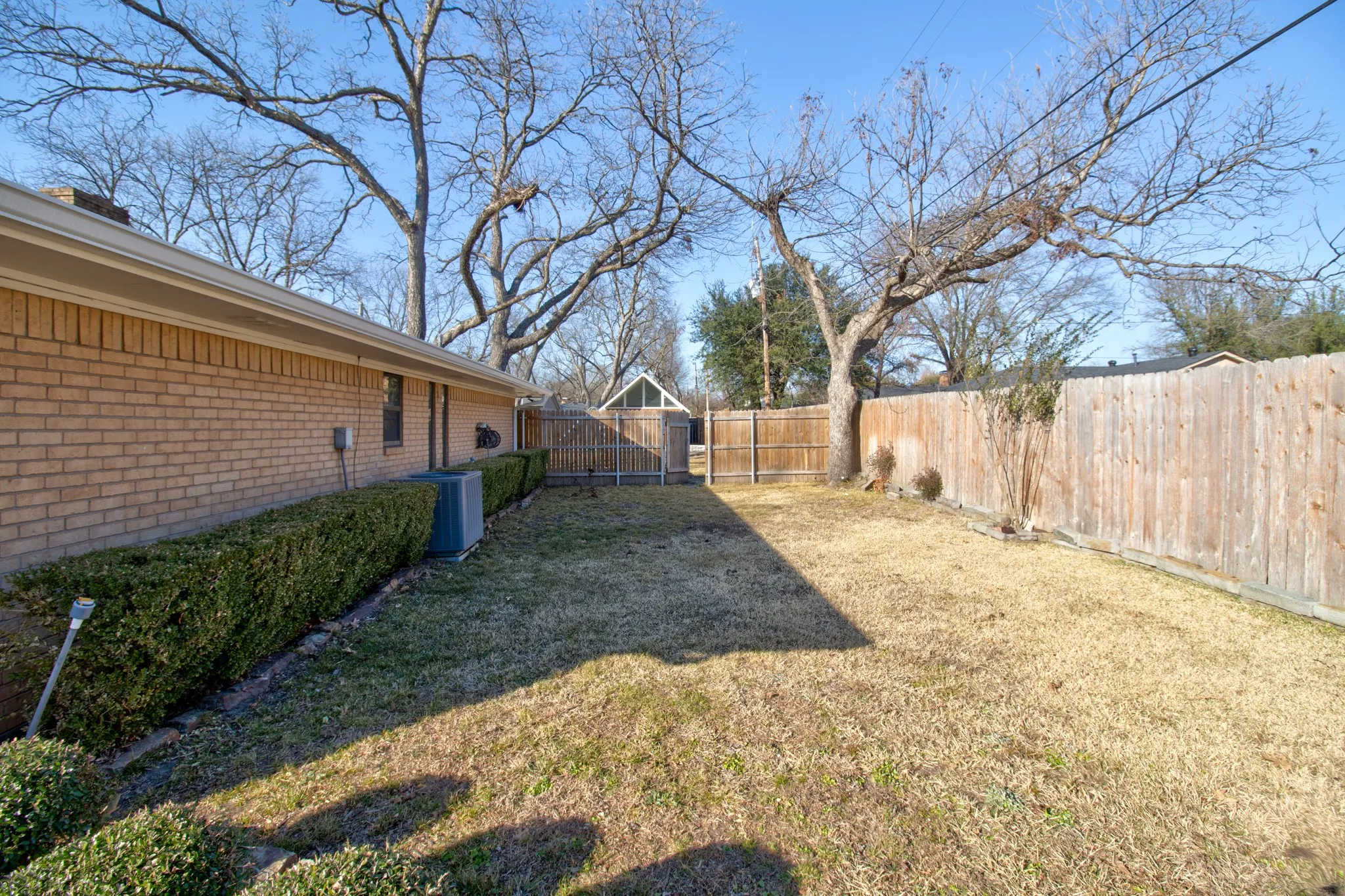 Single Family Residence For Sale in Grayson County , 2517 Nantucket Drive, Sherman, Texas 75092, 4 Bedroom, 3 Bathroom, 2 Garage spaces, 2,609 Sqft, built in 1975, Preowned, mls#21147354, Real Estate Agent in Sherman, Homes For Sale in Grayson county, Homes For Sale in Sherman, Realtor in Sherman Texas, Real Estate Brokerage Independent Realty Texas, Luminita Cordes Realtor