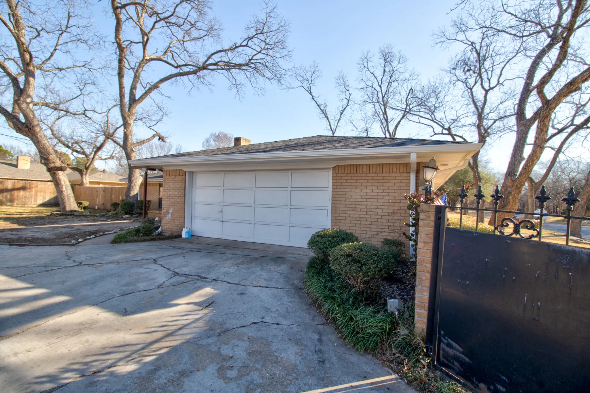 Single Family Residence For Sale in Grayson County , 2517 Nantucket Drive, Sherman, Texas 75092, 4 Bedroom, 3 Bathroom, 2 Garage spaces, 2,609 Sqft, built in 1975, Preowned, mls#21147354, Real Estate Agent in Sherman, Homes For Sale in Grayson county, Homes For Sale in Sherman, Realtor in Sherman Texas, Real Estate Brokerage Independent Realty Texas, Luminita Cordes Realtor
