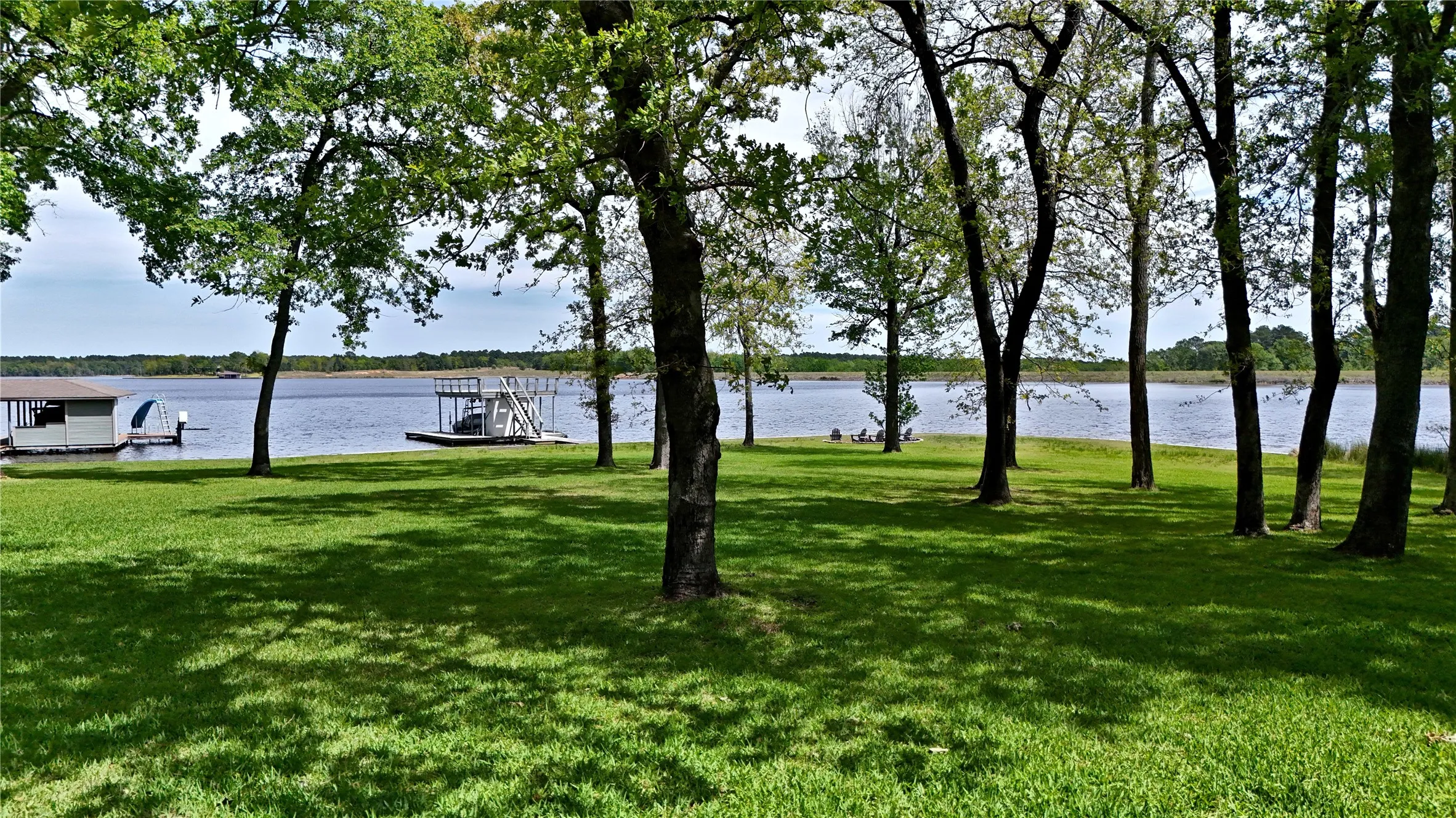 Single Family Residence For Sale in Henderson County , 7811 Double Oaks Road, Athens, Texas 75752, 5 Bedroom, 4 Bathroom, 2 Garage spaces, 3,994 Sqft, built in 1993, mls#21161338, Real Estate Agent in Athens, Homes For Sale in Henderson county, Homes For Sale in Athens, Realtor in Athens Texas, Real Estate Brokerage Independent Realty Texas, Luminita Cordes Realtor