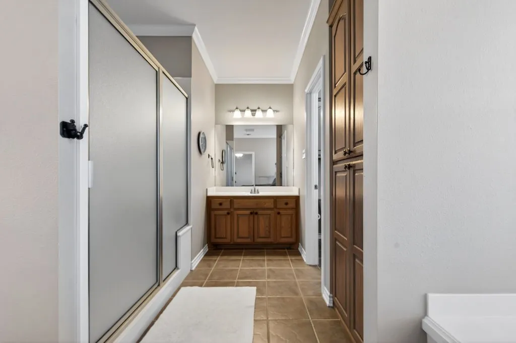 Single Family Residence For Sale in Henderson County , 7811 Double Oaks Road, Athens, Texas 75752, 5 Bedroom, 4 Bathroom, 2 Garage spaces, 3,994 Sqft, built in 1993, mls#21161338, Real Estate Agent in Athens, Homes For Sale in Henderson county, Homes For Sale in Athens, Realtor in Athens Texas, Real Estate Brokerage Independent Realty Texas, Luminita Cordes Realtor