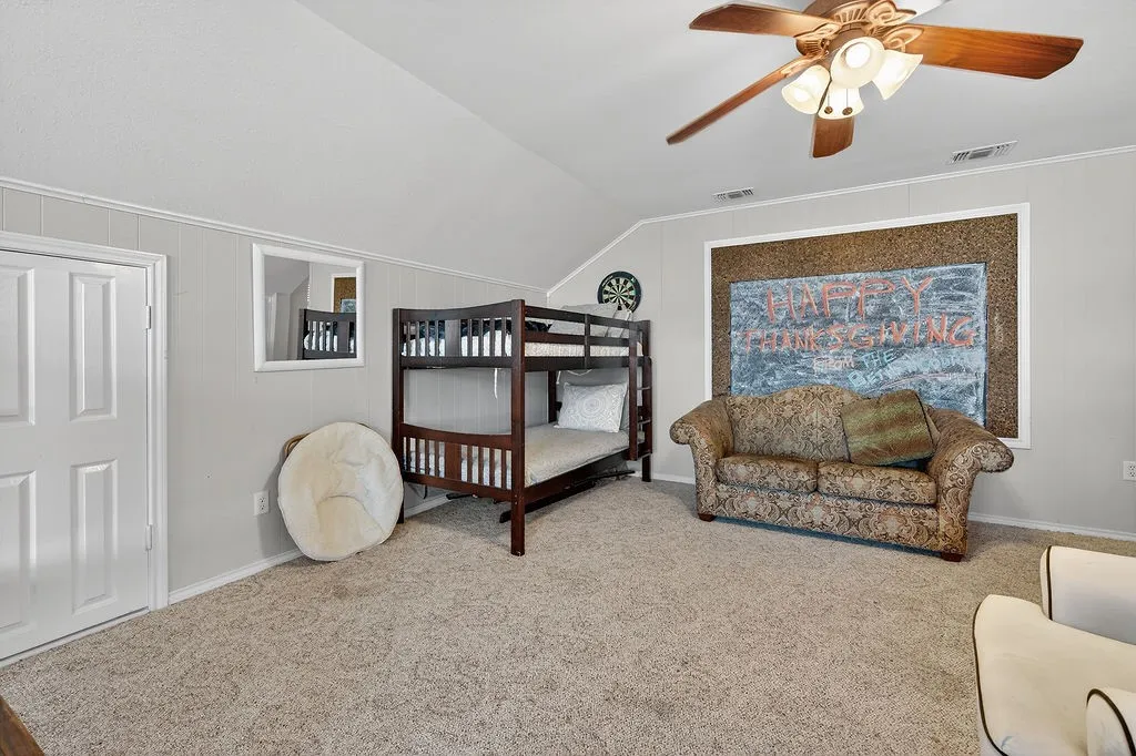 Single Family Residence For Sale in Henderson County , 7811 Double Oaks Road, Athens, Texas 75752, 5 Bedroom, 4 Bathroom, 2 Garage spaces, 3,994 Sqft, built in 1993, mls#21161338, Real Estate Agent in Athens, Homes For Sale in Henderson county, Homes For Sale in Athens, Realtor in Athens Texas, Real Estate Brokerage Independent Realty Texas, Luminita Cordes Realtor