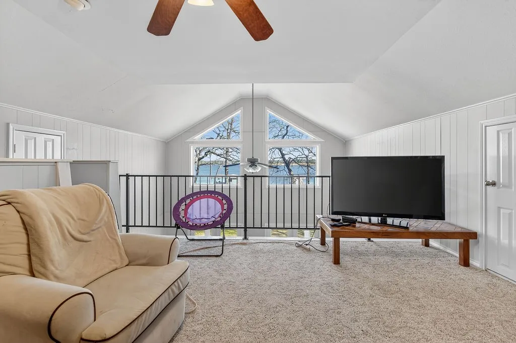 Single Family Residence For Sale in Henderson County , 7811 Double Oaks Road, Athens, Texas 75752, 5 Bedroom, 4 Bathroom, 2 Garage spaces, 3,994 Sqft, built in 1993, mls#21161338, Real Estate Agent in Athens, Homes For Sale in Henderson county, Homes For Sale in Athens, Realtor in Athens Texas, Real Estate Brokerage Independent Realty Texas, Luminita Cordes Realtor
