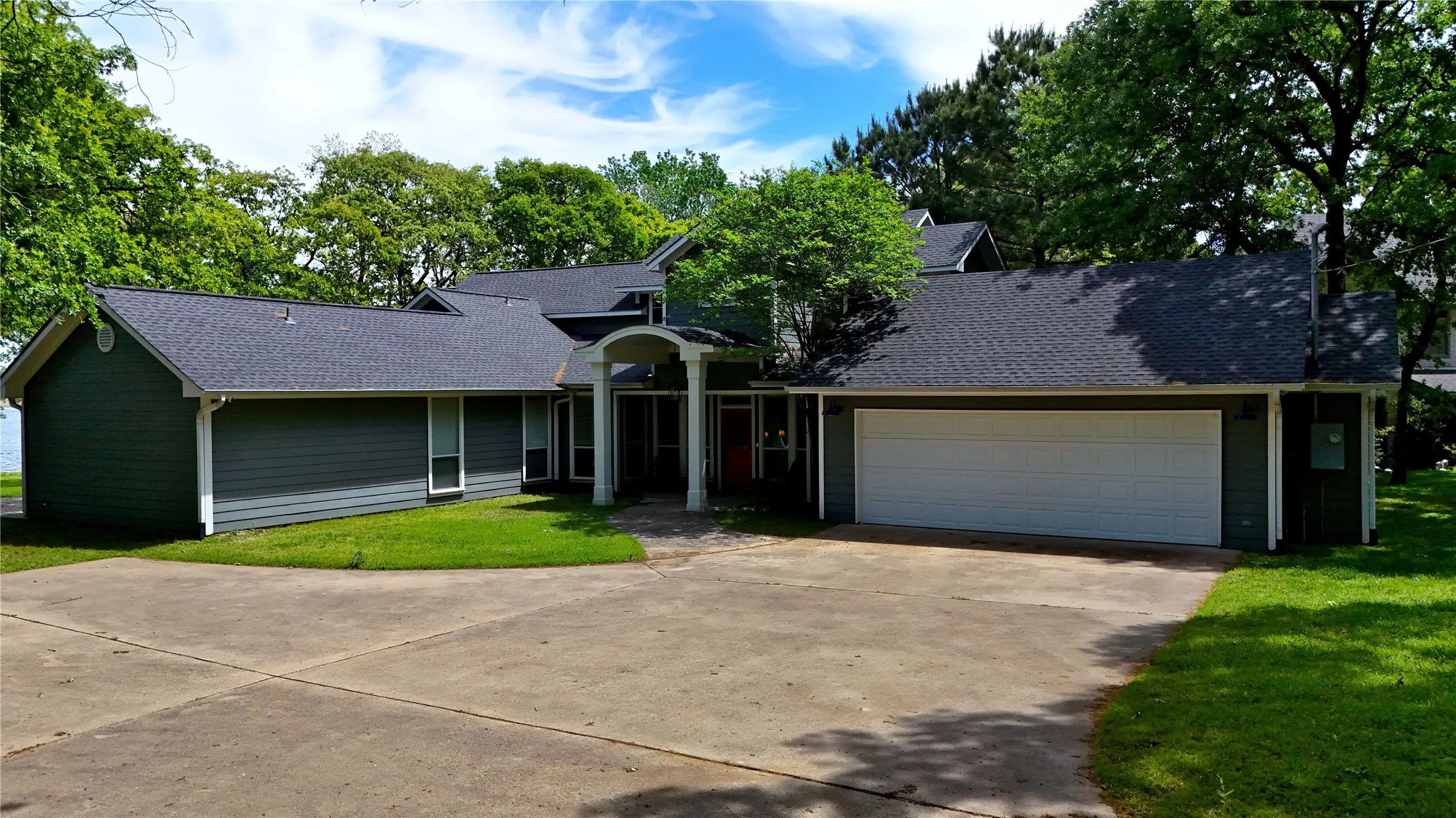 Single Family Residence For Sale in Henderson County , 7811 Double Oaks Road, Athens, Texas 75752, 5 Bedroom, 4 Bathroom, 2 Garage spaces, 3,994 Sqft, built in 1993, mls#21161338, Real Estate Agent in Athens, Homes For Sale in Henderson county, Homes For Sale in Athens, Realtor in Athens Texas, Real Estate Brokerage Independent Realty Texas, Luminita Cordes Realtor