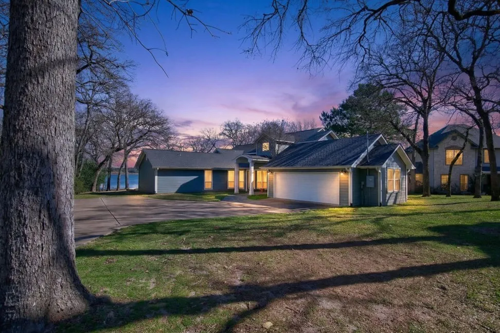 Single Family Residence For Sale in Henderson County , 7811 Double Oaks Road, Athens, Texas 75752, 5 Bedroom, 4 Bathroom, 2 Garage spaces, 3,994 Sqft, built in 1993, mls#21161338, Real Estate Agent in Athens, Homes For Sale in Henderson county, Homes For Sale in Athens, Realtor in Athens Texas, Real Estate Brokerage Independent Realty Texas, Luminita Cordes Realtor