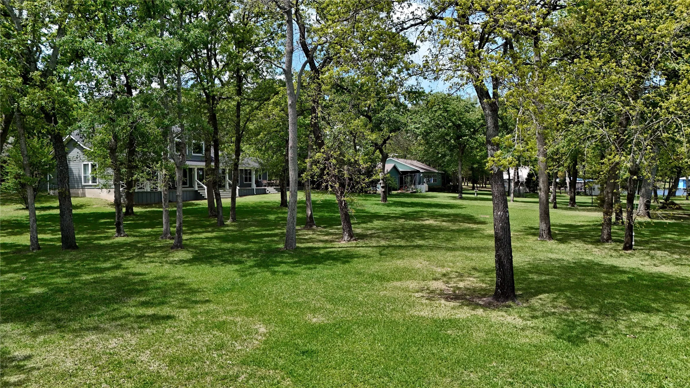 Single Family Residence For Sale in Henderson County , 7811 Double Oaks Road, Athens, Texas 75752, 5 Bedroom, 4 Bathroom, 2 Garage spaces, 3,994 Sqft, built in 1993, mls#21161338, Real Estate Agent in Athens, Homes For Sale in Henderson county, Homes For Sale in Athens, Realtor in Athens Texas, Real Estate Brokerage Independent Realty Texas, Luminita Cordes Realtor
