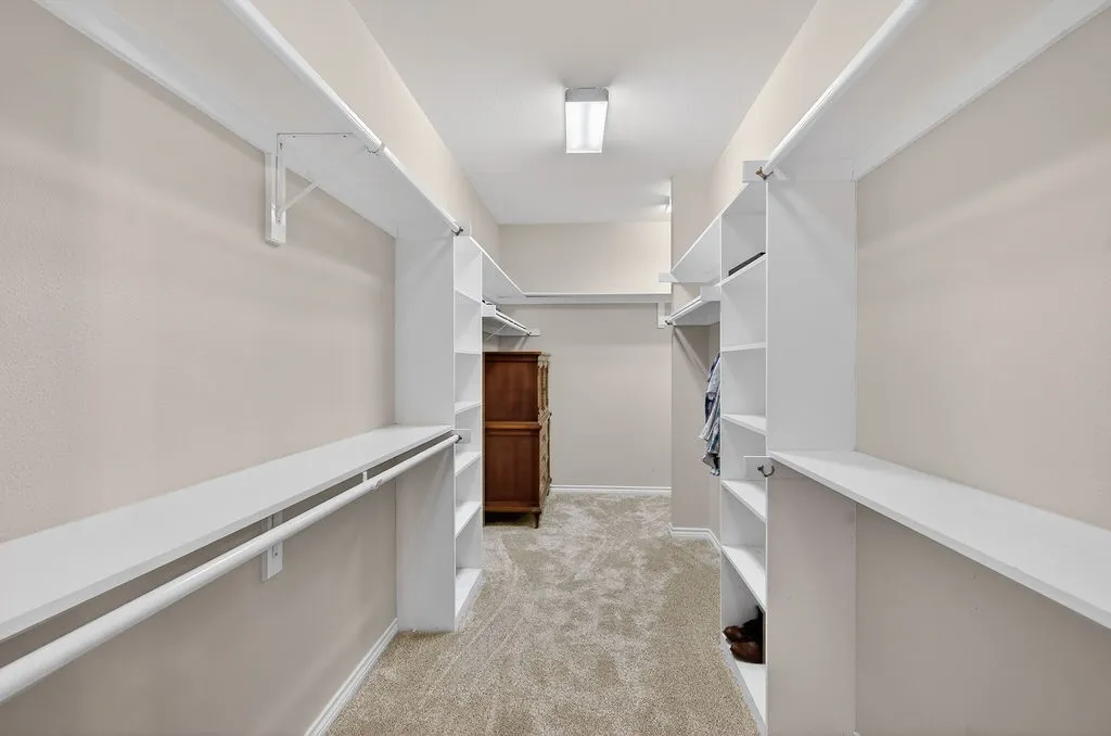 Single Family Residence For Sale in Henderson County , 7811 Double Oaks Road, Athens, Texas 75752, 5 Bedroom, 4 Bathroom, 2 Garage spaces, 3,994 Sqft, built in 1993, mls#21161338, Real Estate Agent in Athens, Homes For Sale in Henderson county, Homes For Sale in Athens, Realtor in Athens Texas, Real Estate Brokerage Independent Realty Texas, Luminita Cordes Realtor