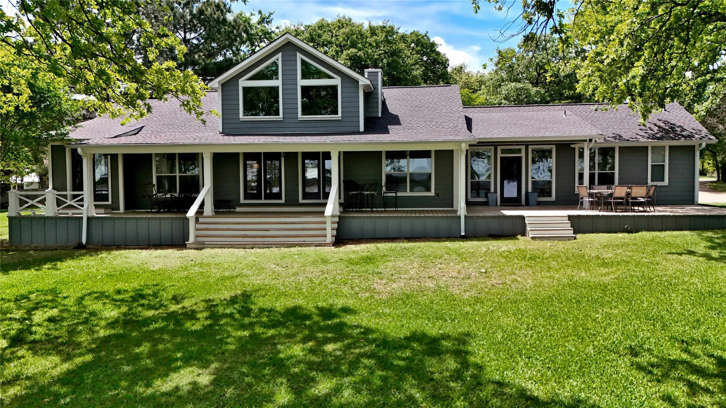 Single Family Residence For Sale in Henderson County , 7811 Double Oaks Road, Athens, Texas 75752, 5 Bedroom, 4 Bathroom, 2 Garage spaces, 3,994 Sqft, built in 1993, mls#21161338, Real Estate Agent in Athens, Homes For Sale in Henderson county, Homes For Sale in Athens, Realtor in Athens Texas, Real Estate Brokerage Independent Realty Texas, Luminita Cordes Realtor