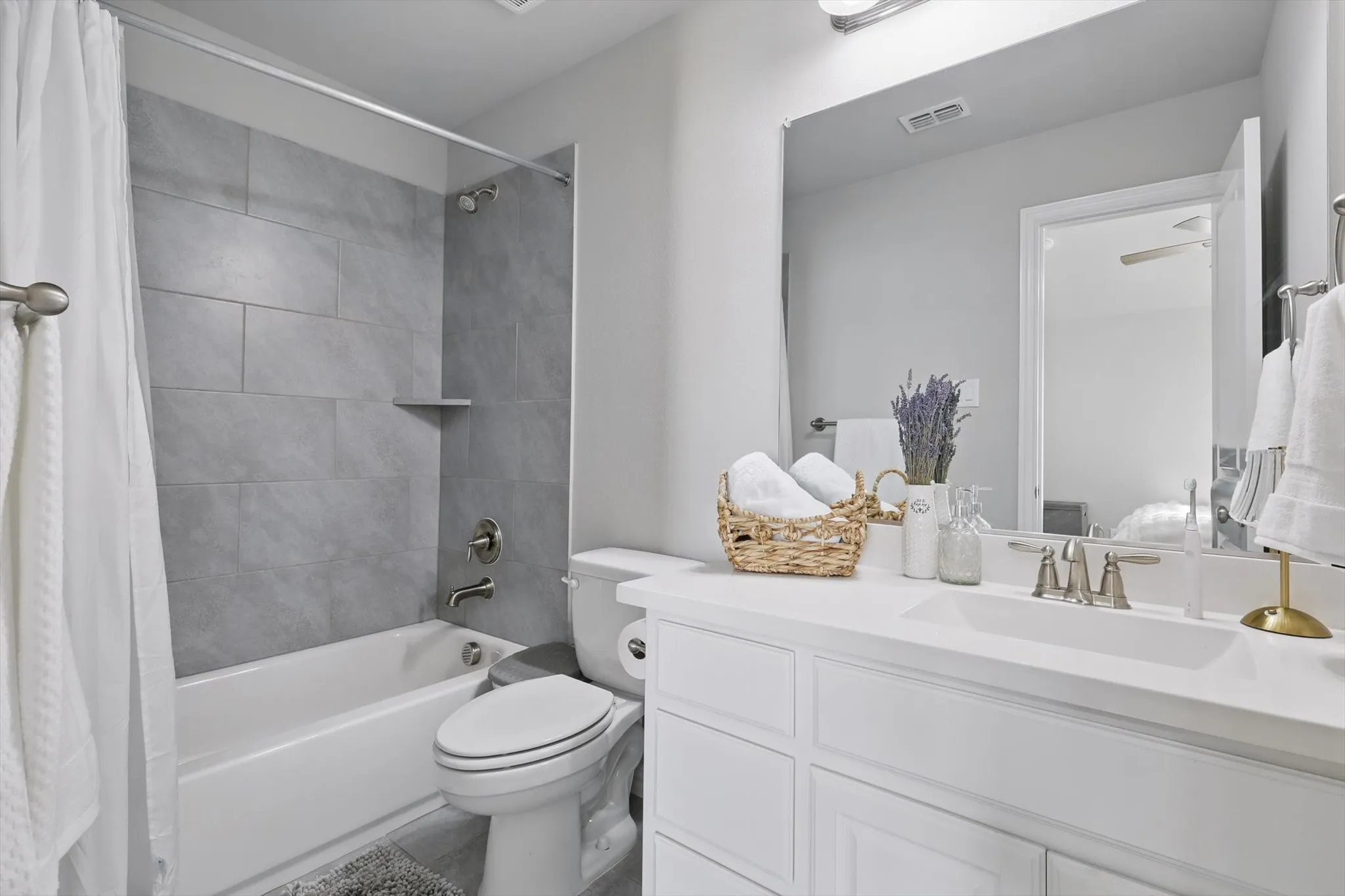 Single Family Residence For Sale in Collin County , 1120 Ellicott Drive, Celina, Texas 75009, 5 Bedroom, 7 Bathroom, 4 Garage spaces, 4,321 Sqft, built in 2017, Preowned, Price $939,999, mls#21161039, Real Estate Agent in Celina, Homes For Sale in Collin county, Homes For Sale in Celina, Realtor in Celina Texas, Real Estate Brokerage Independent Realty Texas, Luminita Cordes Realtor
