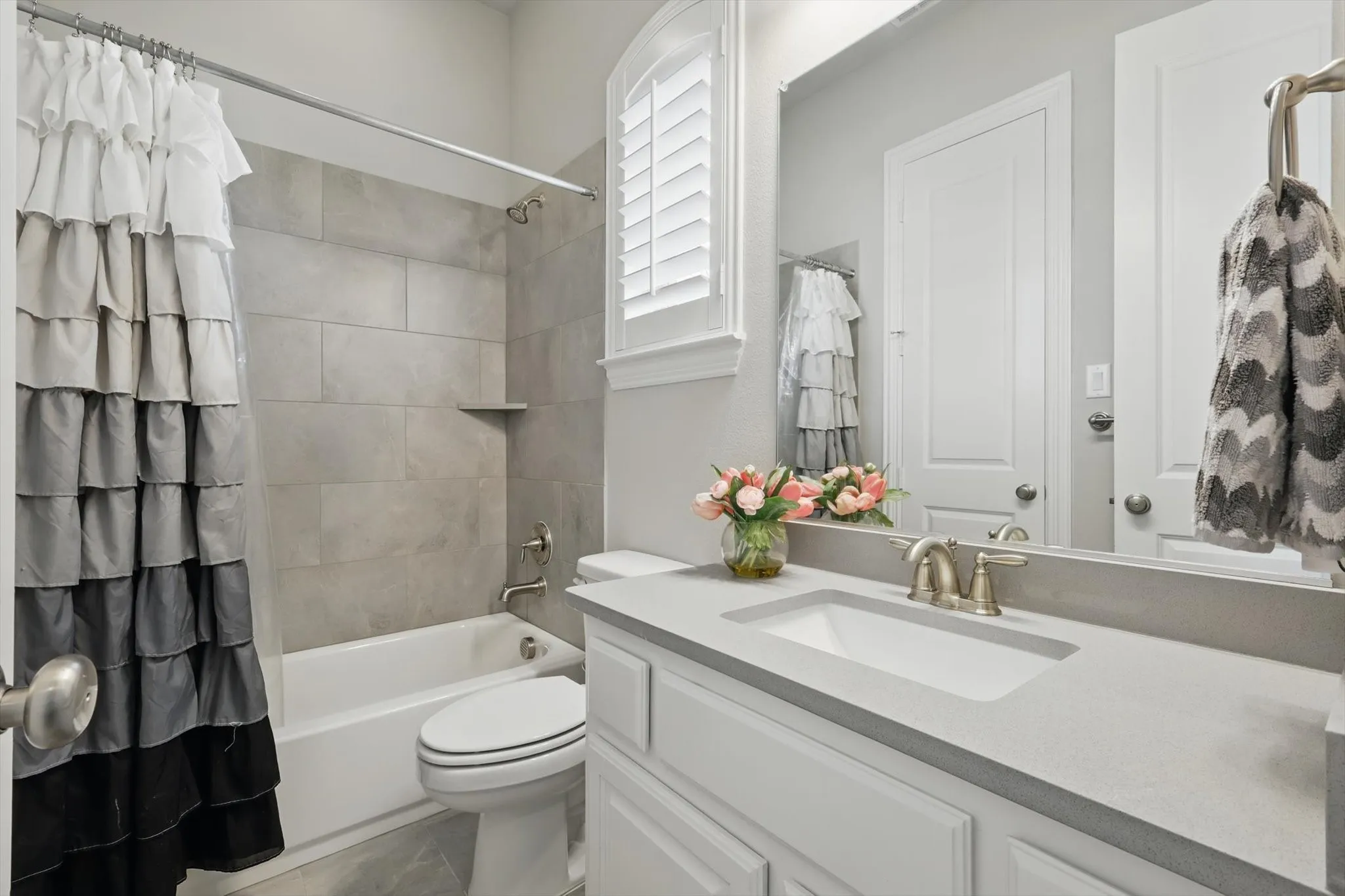Single Family Residence For Sale in Collin County , 1120 Ellicott Drive, Celina, Texas 75009, 5 Bedroom, 7 Bathroom, 4 Garage spaces, 4,321 Sqft, built in 2017, Preowned, Price $939,999, mls#21161039, Real Estate Agent in Celina, Homes For Sale in Collin county, Homes For Sale in Celina, Realtor in Celina Texas, Real Estate Brokerage Independent Realty Texas, Luminita Cordes Realtor