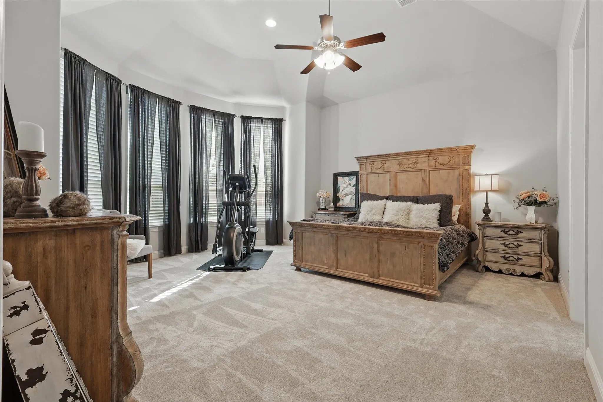 Single Family Residence For Sale in Collin County , 1120 Ellicott Drive, Celina, Texas 75009, 5 Bedroom, 7 Bathroom, 4 Garage spaces, 4,321 Sqft, built in 2017, Preowned, Price $939,999, mls#21161039, Real Estate Agent in Celina, Homes For Sale in Collin county, Homes For Sale in Celina, Realtor in Celina Texas, Real Estate Brokerage Independent Realty Texas, Luminita Cordes Realtor