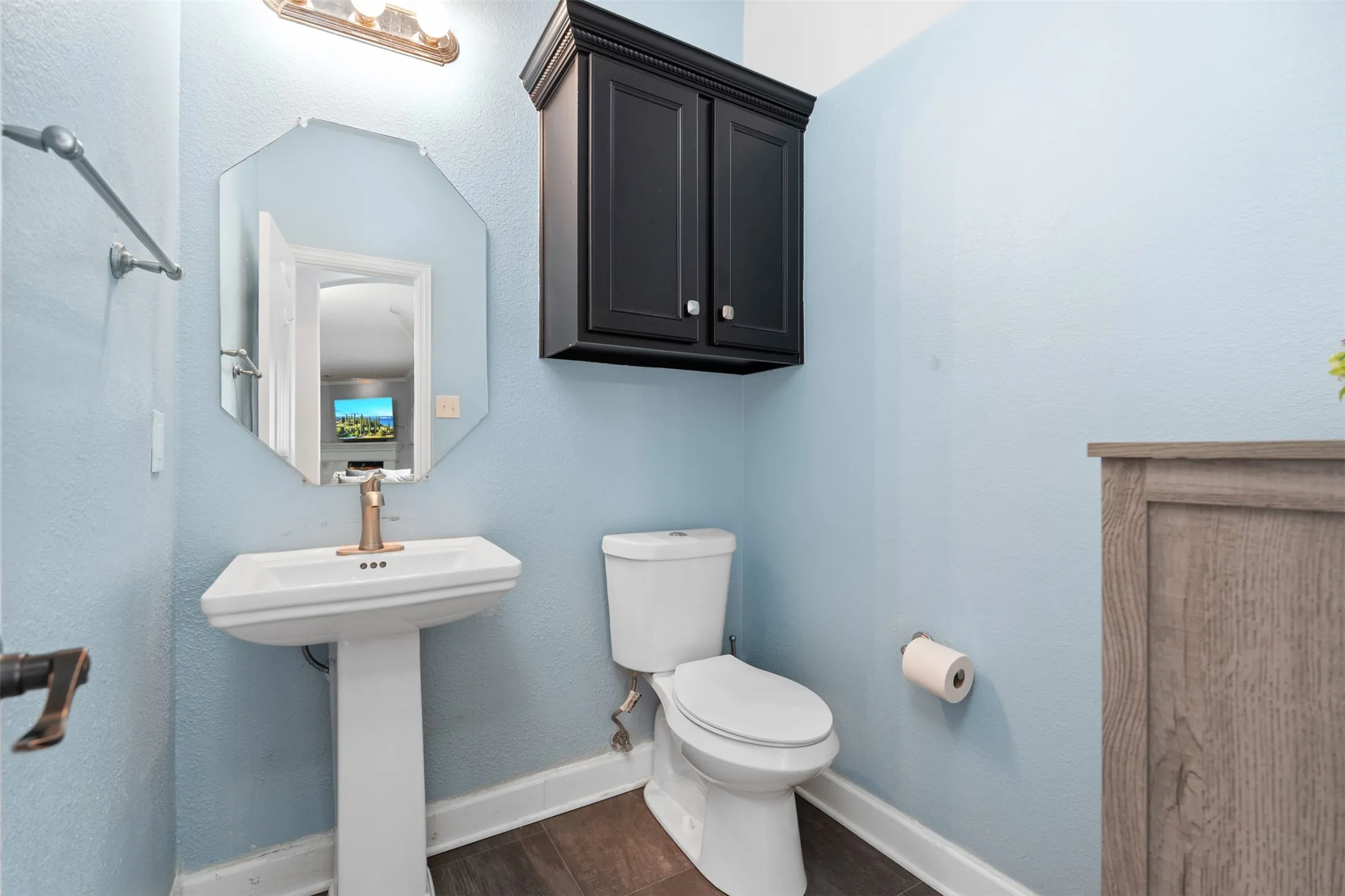 Townhouse For Sale in Collin County , 5412 Conch Train Road, Mc Kinney, Texas 75070, 3 Bedroom, 3 Bathroom, 2 Garage spaces, 2,034 Sqft, built in 2006, Preowned, mls#21152853, Real Estate Agent in Mc Kinney, Homes For Sale in Collin county, Homes For Sale in Mc Kinney, Realtor in Mc Kinney Texas, Real Estate Brokerage Independent Realty Texas, Luminita Cordes Realtor