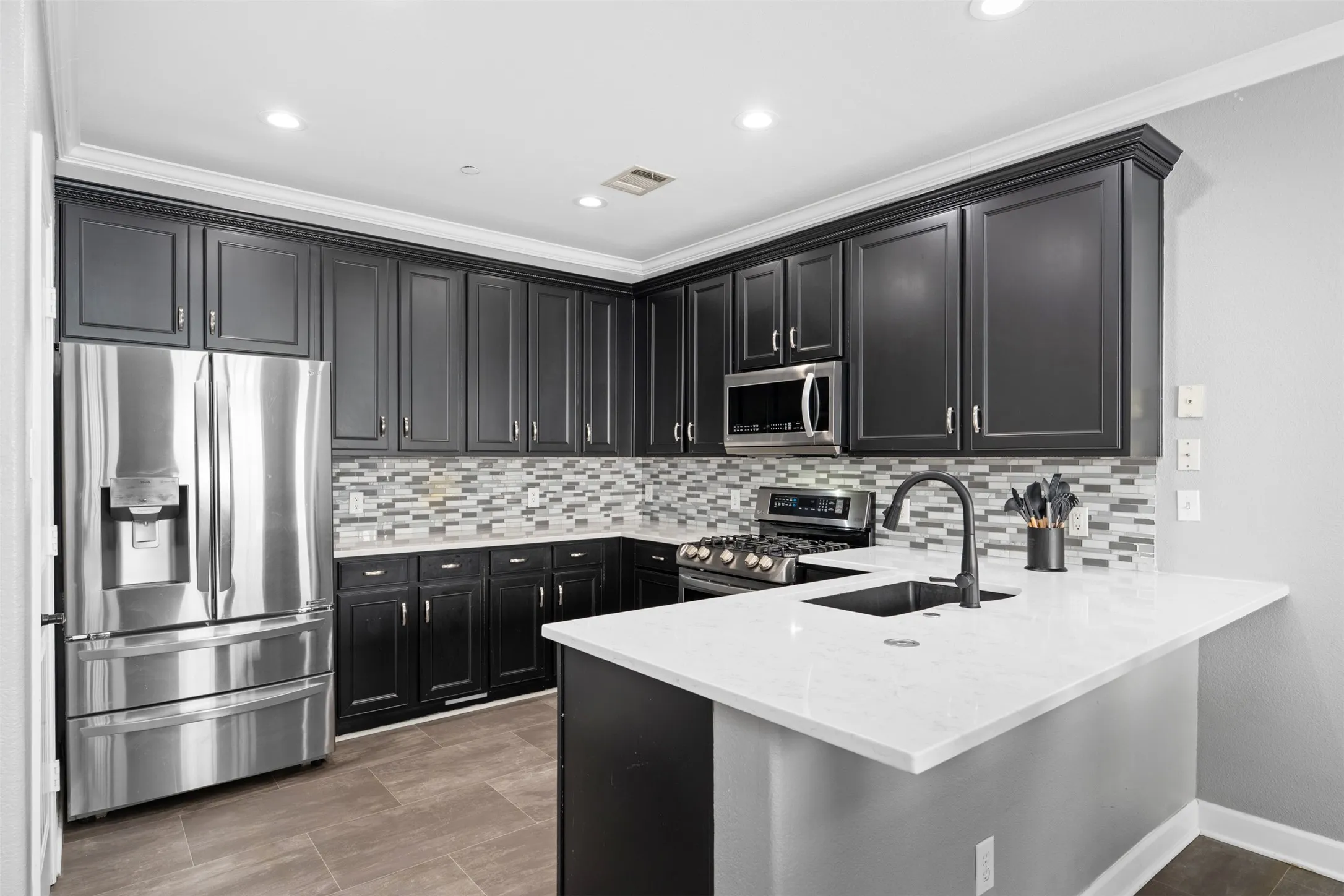 Townhouse For Sale in Collin County , 5412 Conch Train Road, Mc Kinney, Texas 75070, 3 Bedroom, 3 Bathroom, 2 Garage spaces, 2,034 Sqft, built in 2006, Preowned, mls#21152853, Real Estate Agent in Mc Kinney, Homes For Sale in Collin county, Homes For Sale in Mc Kinney, Realtor in Mc Kinney Texas, Real Estate Brokerage Independent Realty Texas, Luminita Cordes Realtor