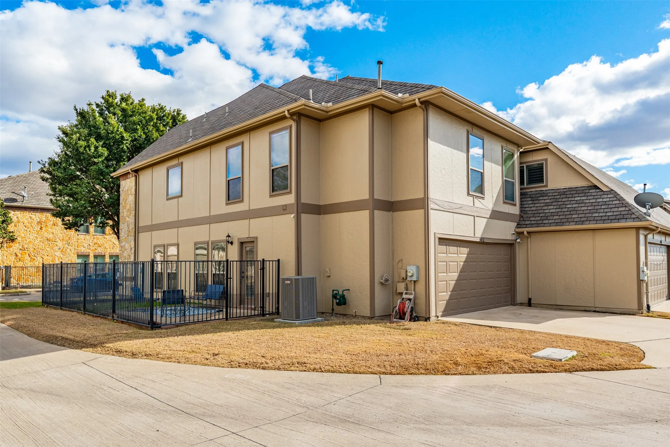 Townhouse For Sale in Collin County , 5412 Conch Train Road, Mc Kinney, Texas 75070, 3 Bedroom, 3 Bathroom, 2 Garage spaces, 2,034 Sqft, built in 2006, Preowned, mls#21152853, Real Estate Agent in Mc Kinney, Homes For Sale in Collin county, Homes For Sale in Mc Kinney, Realtor in Mc Kinney Texas, Real Estate Brokerage Independent Realty Texas, Luminita Cordes Realtor