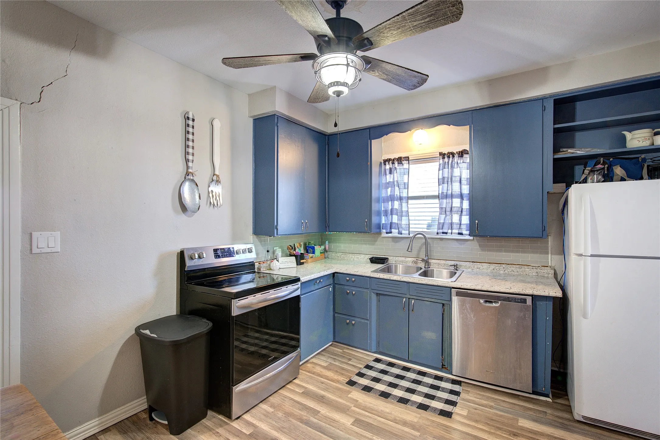 Single Family Residence For Sale in Hopkins County , 50 County Road 3557, Sulphur Bluff, Texas 75481, 3 Bedroom, 1 Bathroom, Garage spaces, 1,450 Sqft, built in 1920, Preowned, mls#21160816, Real Estate Agent in Sulphur Bluff, Homes For Sale in Hopkins county, Homes For Sale in Sulphur Bluff, Realtor in Sulphur Bluff Texas, Real Estate Brokerage Independent Realty Texas, Luminita Cordes Realtor