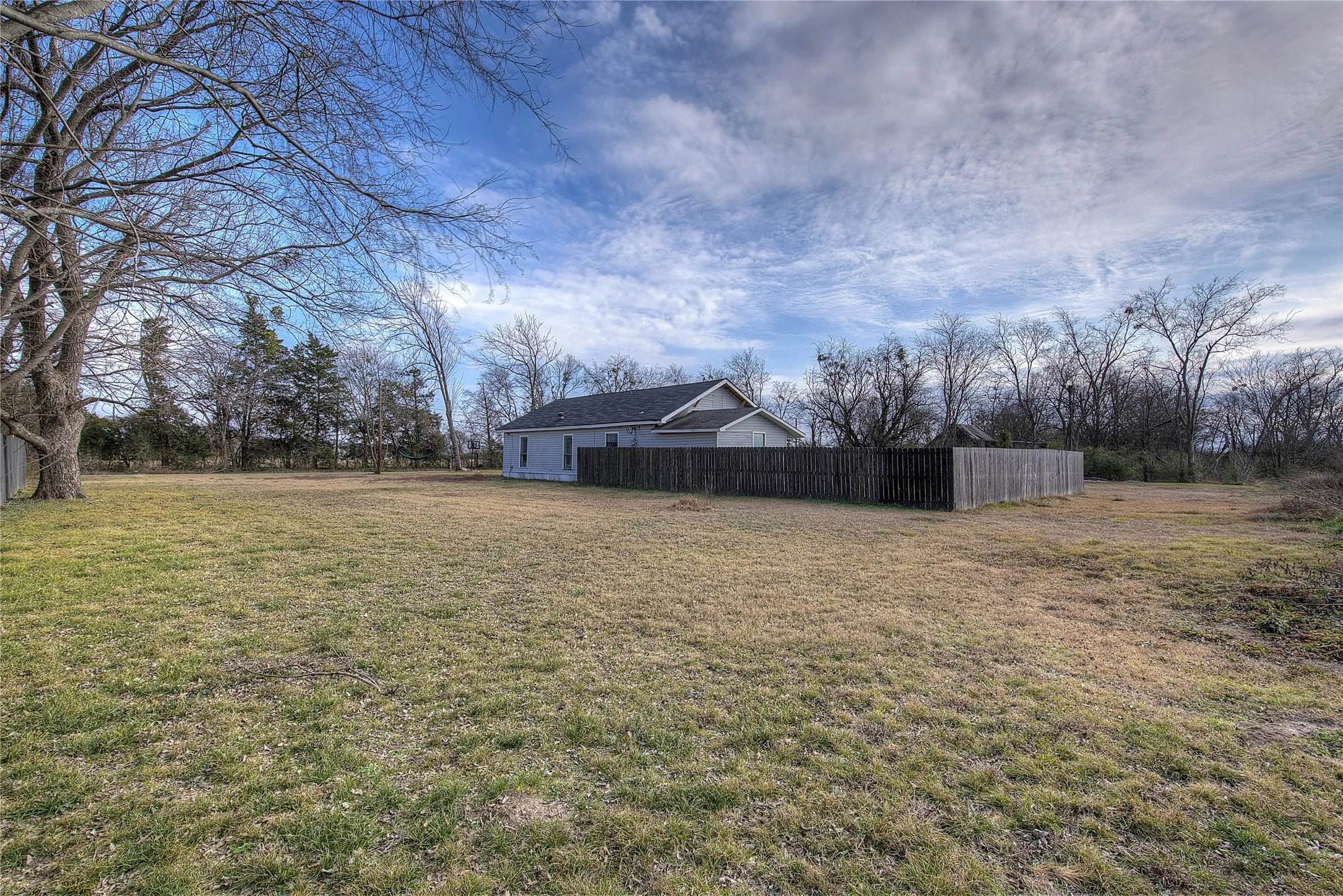 Single Family Residence For Sale in Hopkins County , 50 County Road 3557, Sulphur Bluff, Texas 75481, 3 Bedroom, 1 Bathroom, Garage spaces, 1,450 Sqft, built in 1920, Preowned, mls#21160816, Real Estate Agent in Sulphur Bluff, Homes For Sale in Hopkins county, Homes For Sale in Sulphur Bluff, Realtor in Sulphur Bluff Texas, Real Estate Brokerage Independent Realty Texas, Luminita Cordes Realtor