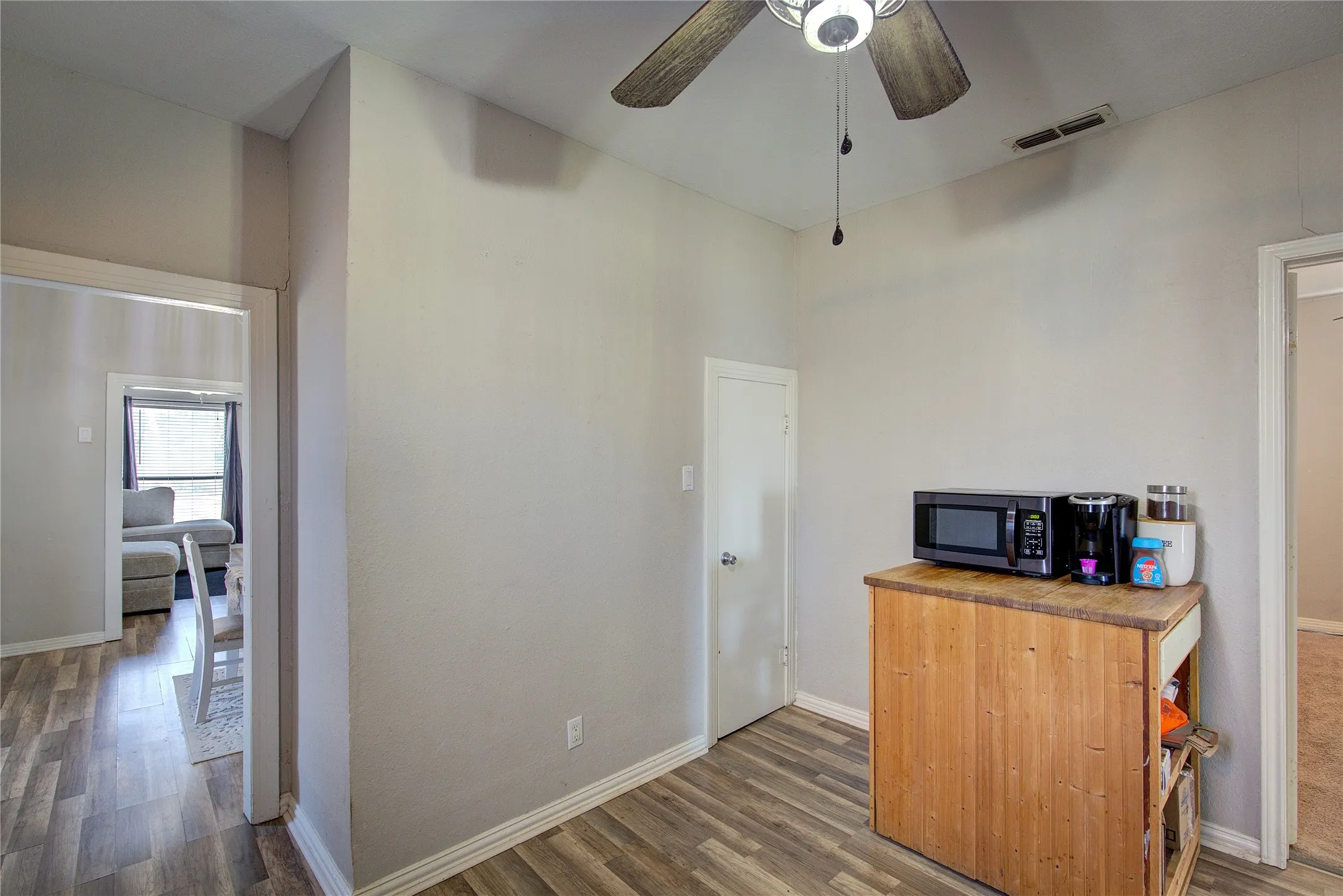 Single Family Residence For Sale in Hopkins County , 50 County Road 3557, Sulphur Bluff, Texas 75481, 3 Bedroom, 1 Bathroom, Garage spaces, 1,450 Sqft, built in 1920, Preowned, mls#21160816, Real Estate Agent in Sulphur Bluff, Homes For Sale in Hopkins county, Homes For Sale in Sulphur Bluff, Realtor in Sulphur Bluff Texas, Real Estate Brokerage Independent Realty Texas, Luminita Cordes Realtor