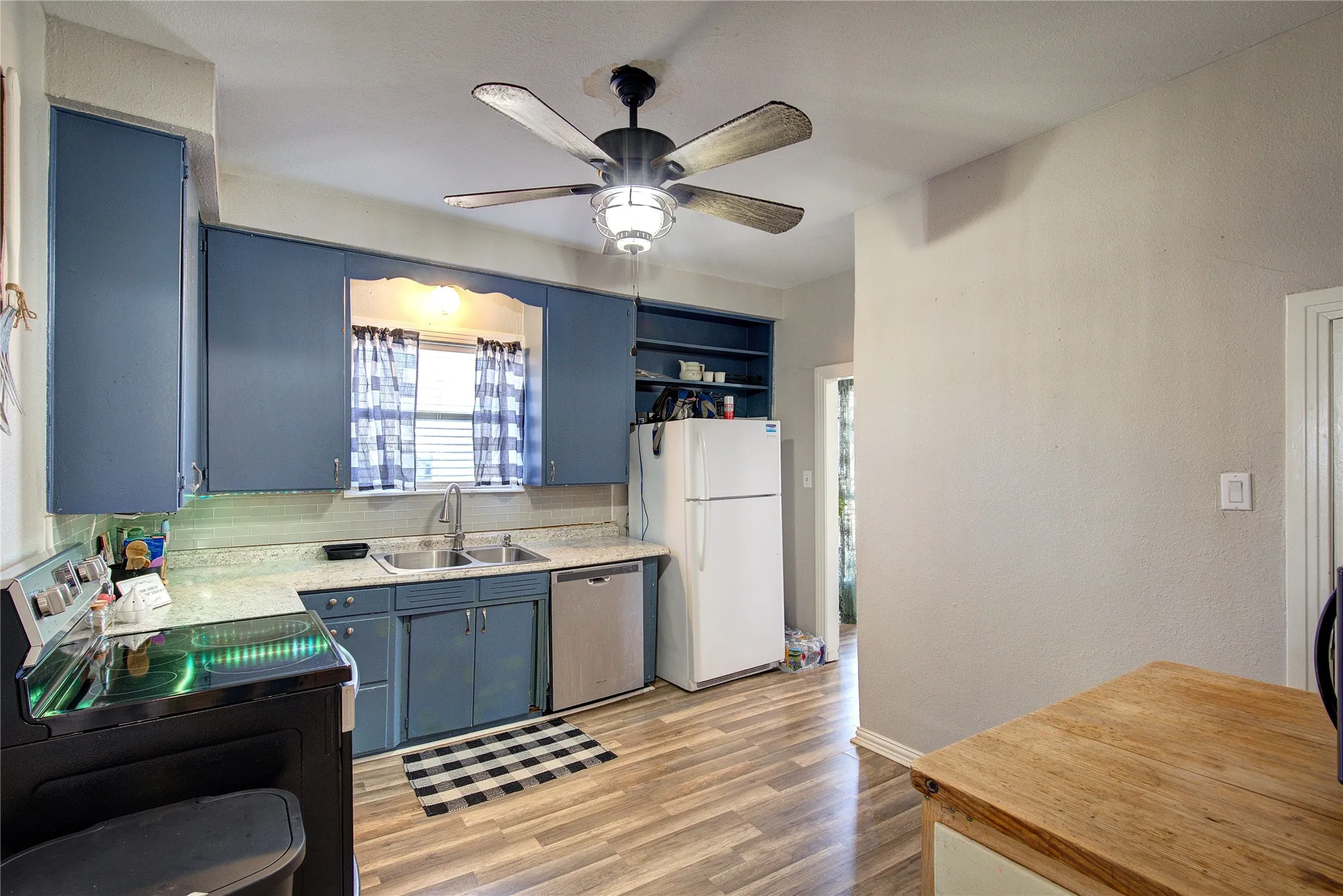 Single Family Residence For Sale in Hopkins County , 50 County Road 3557, Sulphur Bluff, Texas 75481, 3 Bedroom, 1 Bathroom, Garage spaces, 1,450 Sqft, built in 1920, Preowned, mls#21160816, Real Estate Agent in Sulphur Bluff, Homes For Sale in Hopkins county, Homes For Sale in Sulphur Bluff, Realtor in Sulphur Bluff Texas, Real Estate Brokerage Independent Realty Texas, Luminita Cordes Realtor