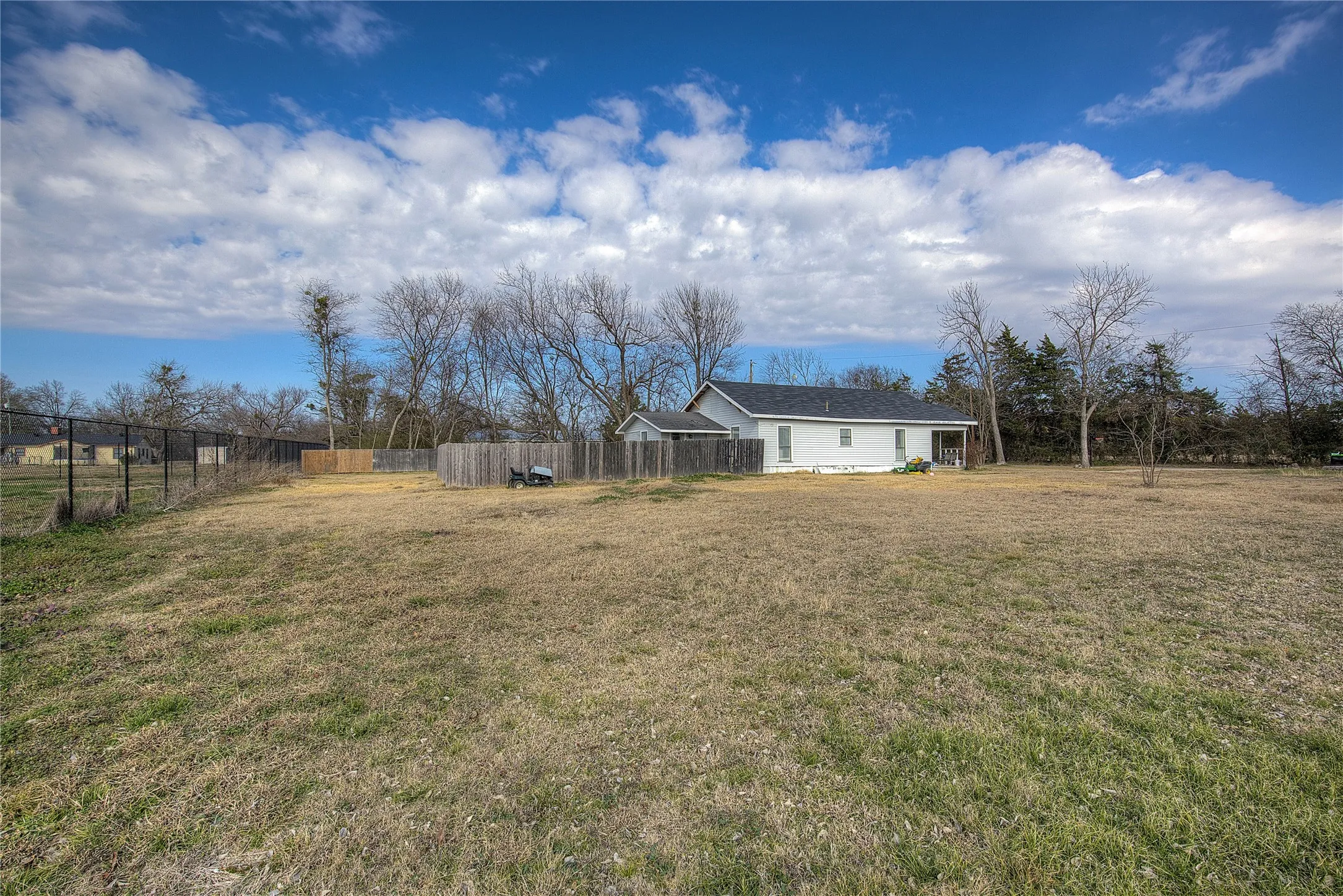 Single Family Residence For Sale in Hopkins County , 50 County Road 3557, Sulphur Bluff, Texas 75481, 3 Bedroom, 1 Bathroom, Garage spaces, 1,450 Sqft, built in 1920, Preowned, mls#21160816, Real Estate Agent in Sulphur Bluff, Homes For Sale in Hopkins county, Homes For Sale in Sulphur Bluff, Realtor in Sulphur Bluff Texas, Real Estate Brokerage Independent Realty Texas, Luminita Cordes Realtor