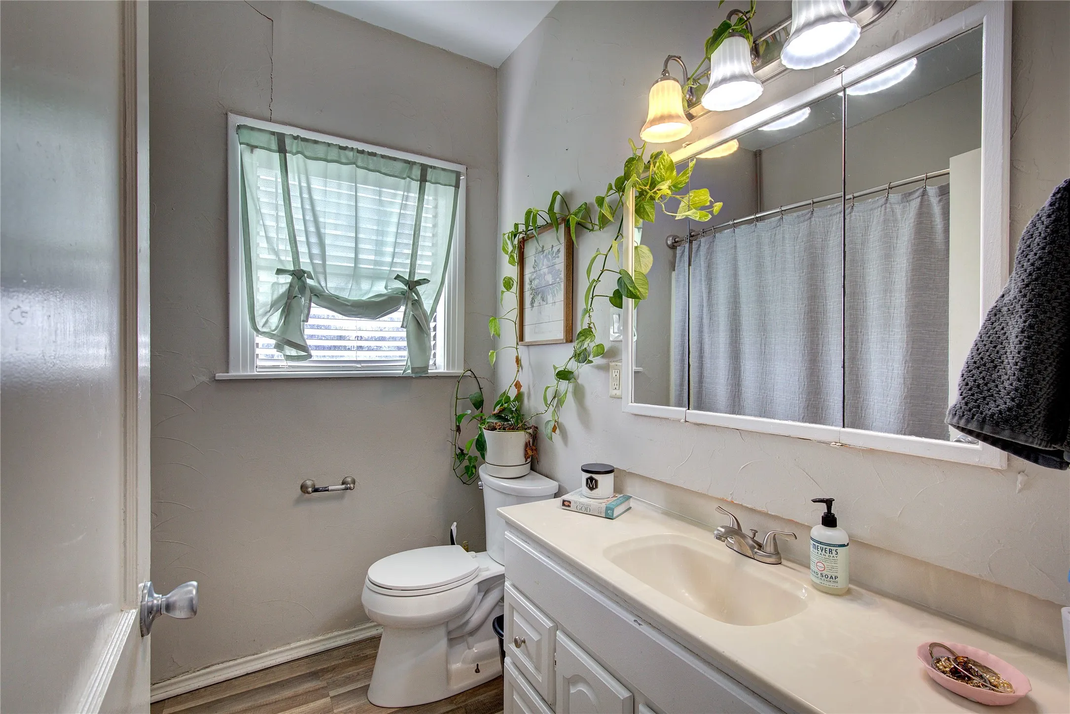 Single Family Residence For Sale in Hopkins County , 50 County Road 3557, Sulphur Bluff, Texas 75481, 3 Bedroom, 1 Bathroom, Garage spaces, 1,450 Sqft, built in 1920, Preowned, mls#21160816, Real Estate Agent in Sulphur Bluff, Homes For Sale in Hopkins county, Homes For Sale in Sulphur Bluff, Realtor in Sulphur Bluff Texas, Real Estate Brokerage Independent Realty Texas, Luminita Cordes Realtor