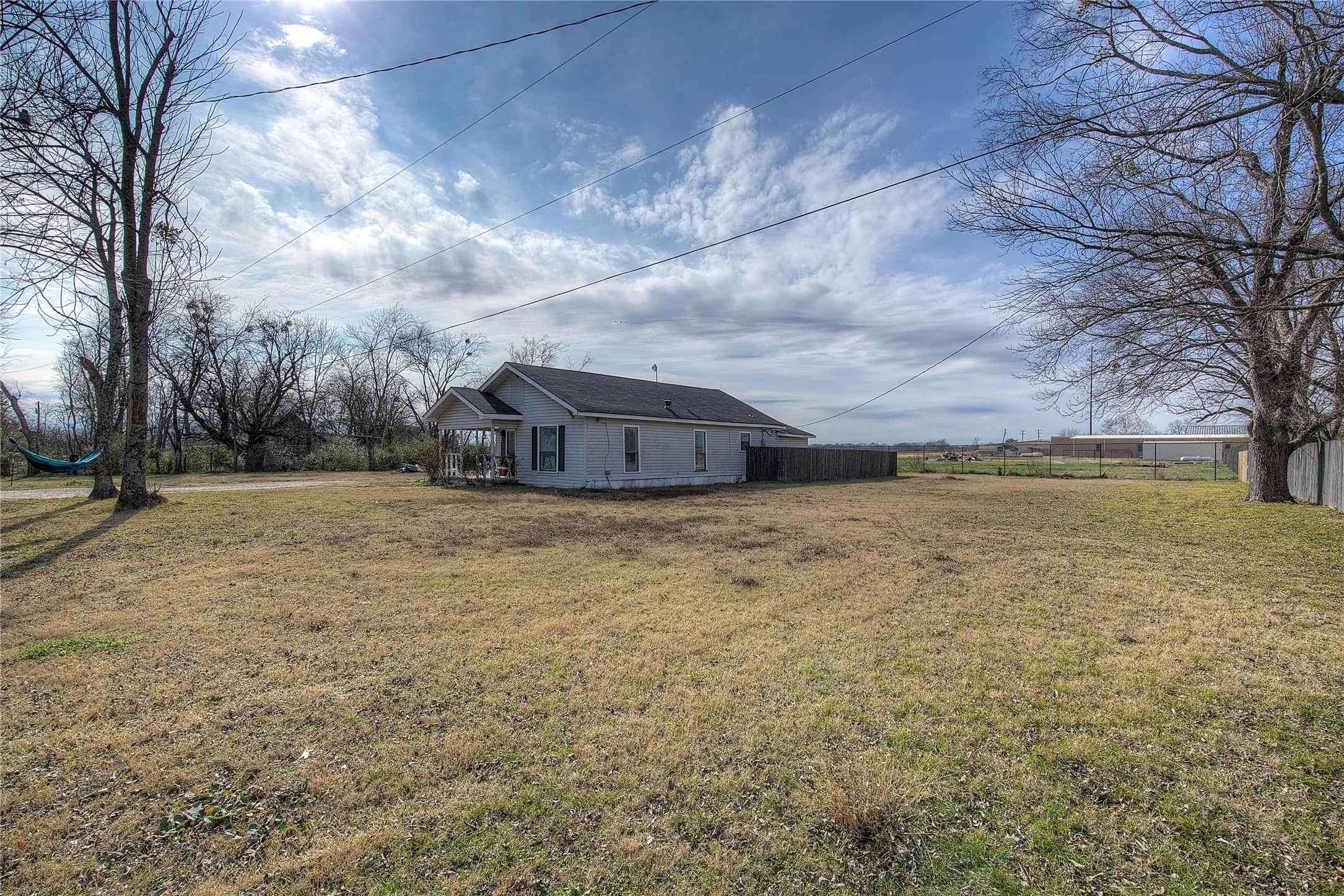 Single Family Residence For Sale in Hopkins County , 50 County Road 3557, Sulphur Bluff, Texas 75481, 3 Bedroom, 1 Bathroom, Garage spaces, 1,450 Sqft, built in 1920, Preowned, mls#21160816, Real Estate Agent in Sulphur Bluff, Homes For Sale in Hopkins county, Homes For Sale in Sulphur Bluff, Realtor in Sulphur Bluff Texas, Real Estate Brokerage Independent Realty Texas, Luminita Cordes Realtor