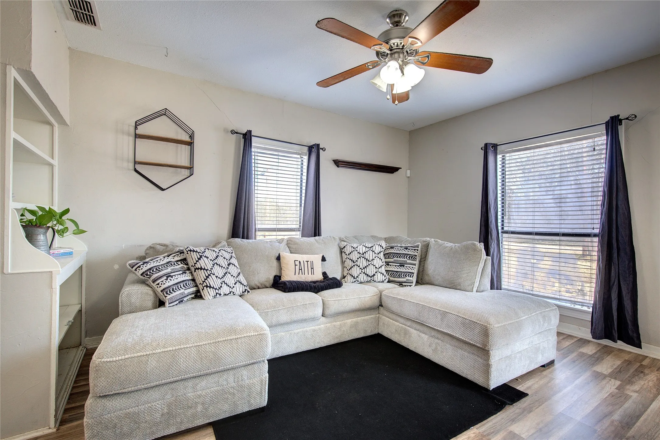 Single Family Residence For Sale in Hopkins County , 50 County Road 3557, Sulphur Bluff, Texas 75481, 3 Bedroom, 1 Bathroom, Garage spaces, 1,450 Sqft, built in 1920, Preowned, mls#21160816, Real Estate Agent in Sulphur Bluff, Homes For Sale in Hopkins county, Homes For Sale in Sulphur Bluff, Realtor in Sulphur Bluff Texas, Real Estate Brokerage Independent Realty Texas, Luminita Cordes Realtor