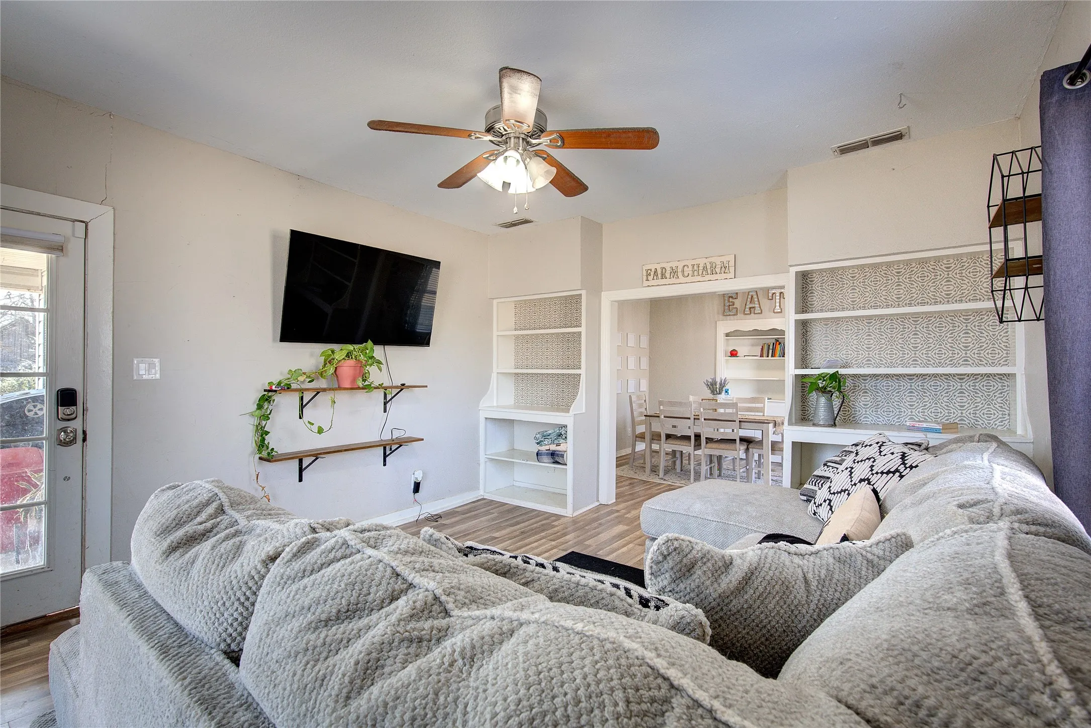 Single Family Residence For Sale in Hopkins County , 50 County Road 3557, Sulphur Bluff, Texas 75481, 3 Bedroom, 1 Bathroom, Garage spaces, 1,450 Sqft, built in 1920, Preowned, mls#21160816, Real Estate Agent in Sulphur Bluff, Homes For Sale in Hopkins county, Homes For Sale in Sulphur Bluff, Realtor in Sulphur Bluff Texas, Real Estate Brokerage Independent Realty Texas, Luminita Cordes Realtor