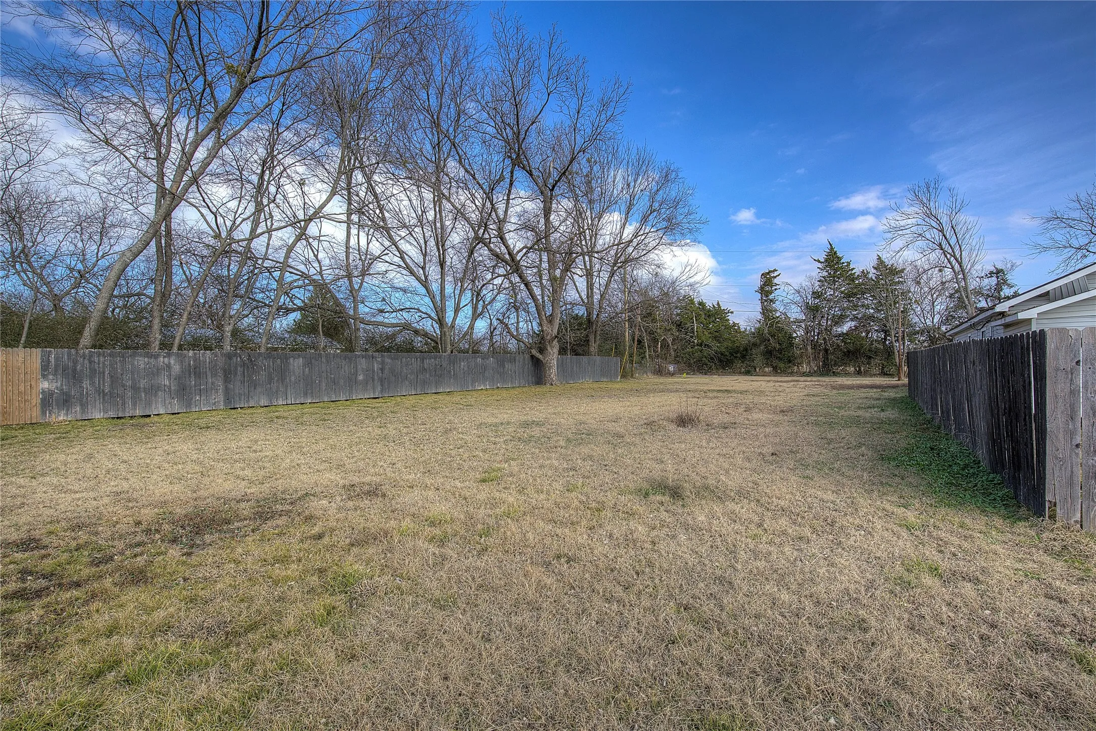 Single Family Residence For Sale in Hopkins County , 50 County Road 3557, Sulphur Bluff, Texas 75481, 3 Bedroom, 1 Bathroom, Garage spaces, 1,450 Sqft, built in 1920, Preowned, mls#21160816, Real Estate Agent in Sulphur Bluff, Homes For Sale in Hopkins county, Homes For Sale in Sulphur Bluff, Realtor in Sulphur Bluff Texas, Real Estate Brokerage Independent Realty Texas, Luminita Cordes Realtor