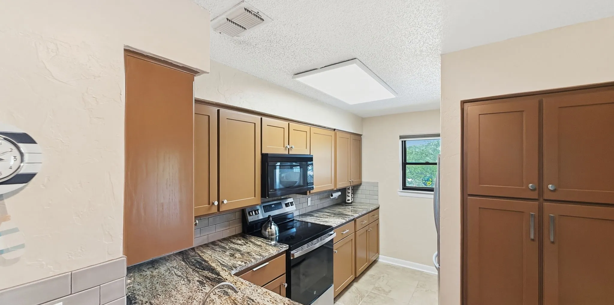 Condominium For Sale in Palo Pinto County , 3037 Hells Gate Loop C208, Possum Kingdom Lake, Texas 76475, 3 Bedrooms, 2 Bathrooms, Garage spaces, 1,340 Sqft, built in 1988, Preowned, Price $330,000, mls#21132412, Real Estate Agent in Possum Kingdom Lake, Homes For Sale in Palo Pinto county, Homes For Sale in Possum Kingdom Lake, Realtor in Possum Kingdom Lake Texas, Real Estate Brokerage Independent Realty Texas, Luminita Cordes Realtor