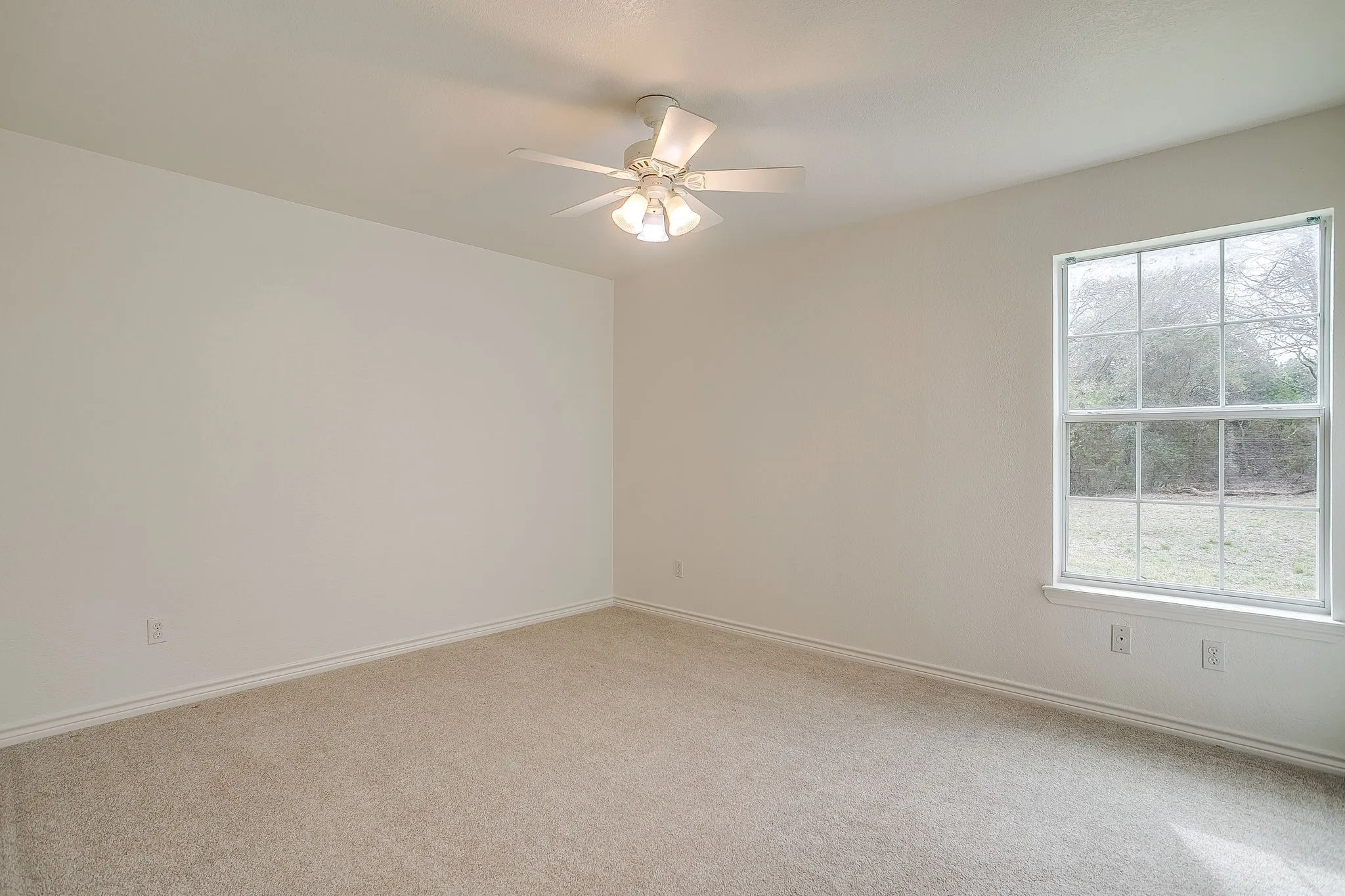 Single Family Residence For Sale in Hill County , 1451 Lakeside Trail, Whitney, Texas 76692, 3 Bedroom, 2 Bathroom, 2 Garage spaces, 1,994 Sqft, built in 2000, mls#21160911, Real Estate Agent in Whitney, Homes For Sale in Hill county, Homes For Sale in Whitney, Realtor in Whitney Texas, Real Estate Brokerage Independent Realty Texas, Luminita Cordes Realtor