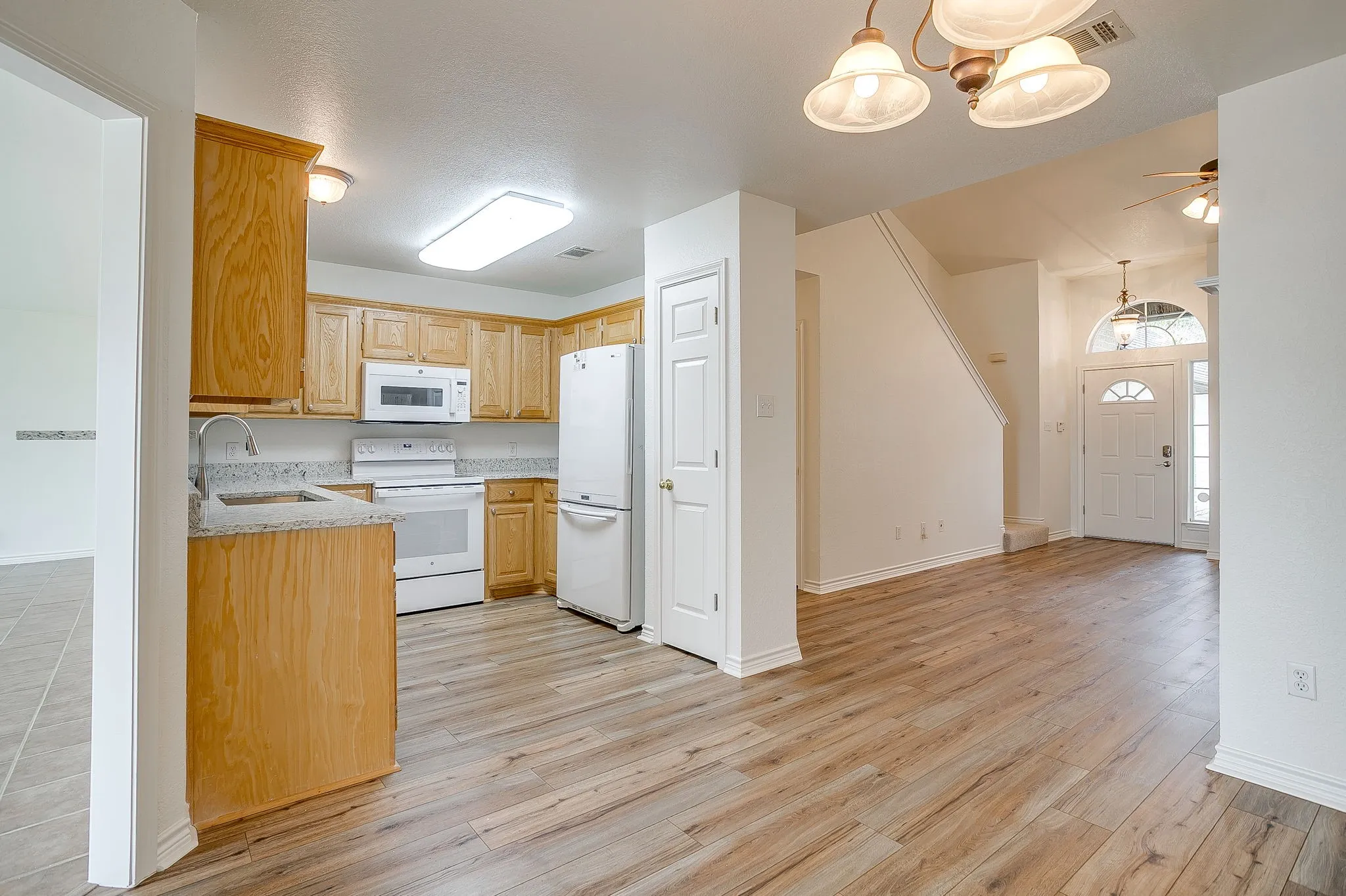 Single Family Residence For Sale in Hill County , 1451 Lakeside Trail, Whitney, Texas 76692, 3 Bedroom, 2 Bathroom, 2 Garage spaces, 1,994 Sqft, built in 2000, mls#21160911, Real Estate Agent in Whitney, Homes For Sale in Hill county, Homes For Sale in Whitney, Realtor in Whitney Texas, Real Estate Brokerage Independent Realty Texas, Luminita Cordes Realtor