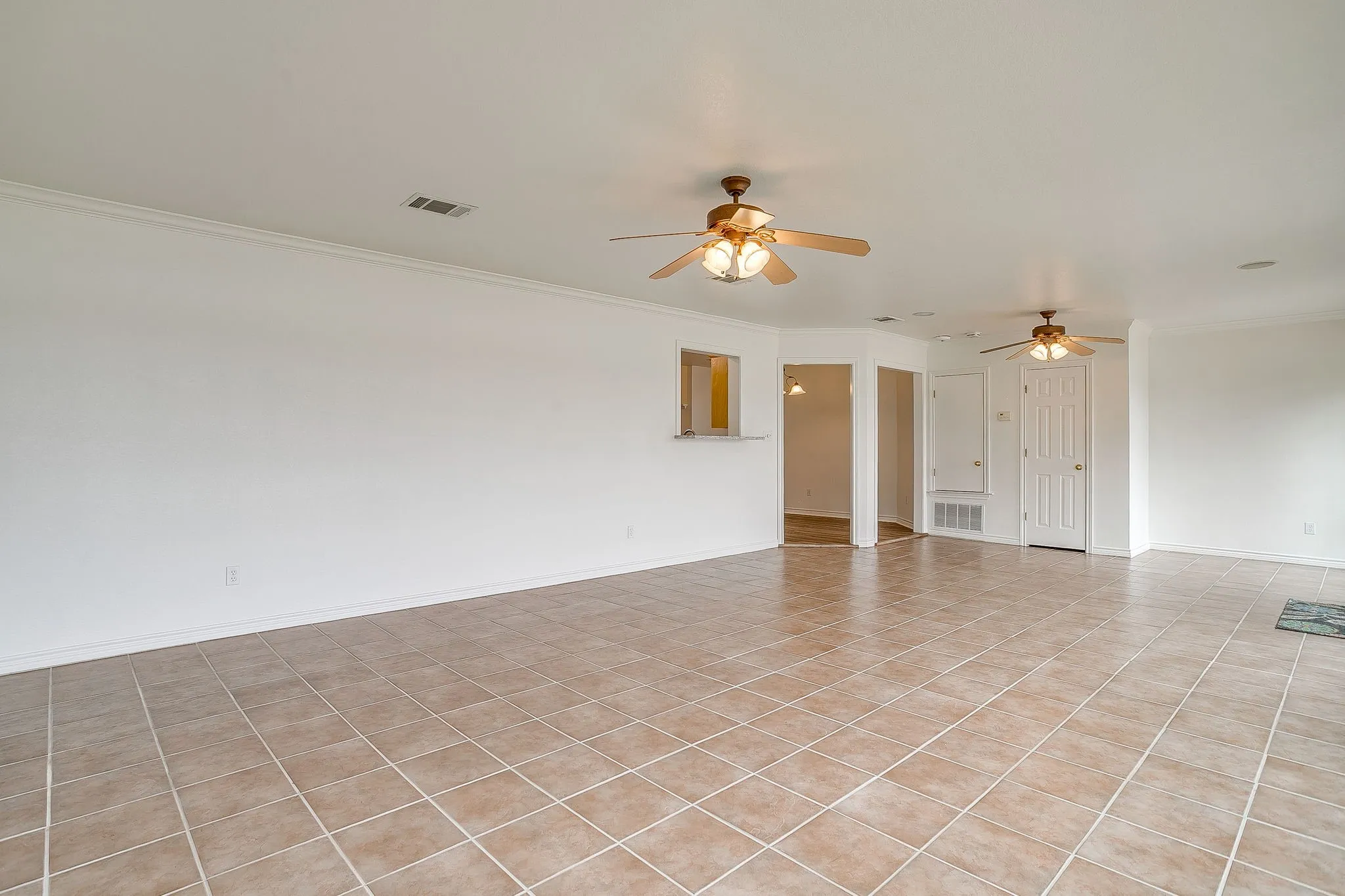 Single Family Residence For Sale in Hill County , 1451 Lakeside Trail, Whitney, Texas 76692, 3 Bedroom, 2 Bathroom, 2 Garage spaces, 1,994 Sqft, built in 2000, mls#21160911, Real Estate Agent in Whitney, Homes For Sale in Hill county, Homes For Sale in Whitney, Realtor in Whitney Texas, Real Estate Brokerage Independent Realty Texas, Luminita Cordes Realtor