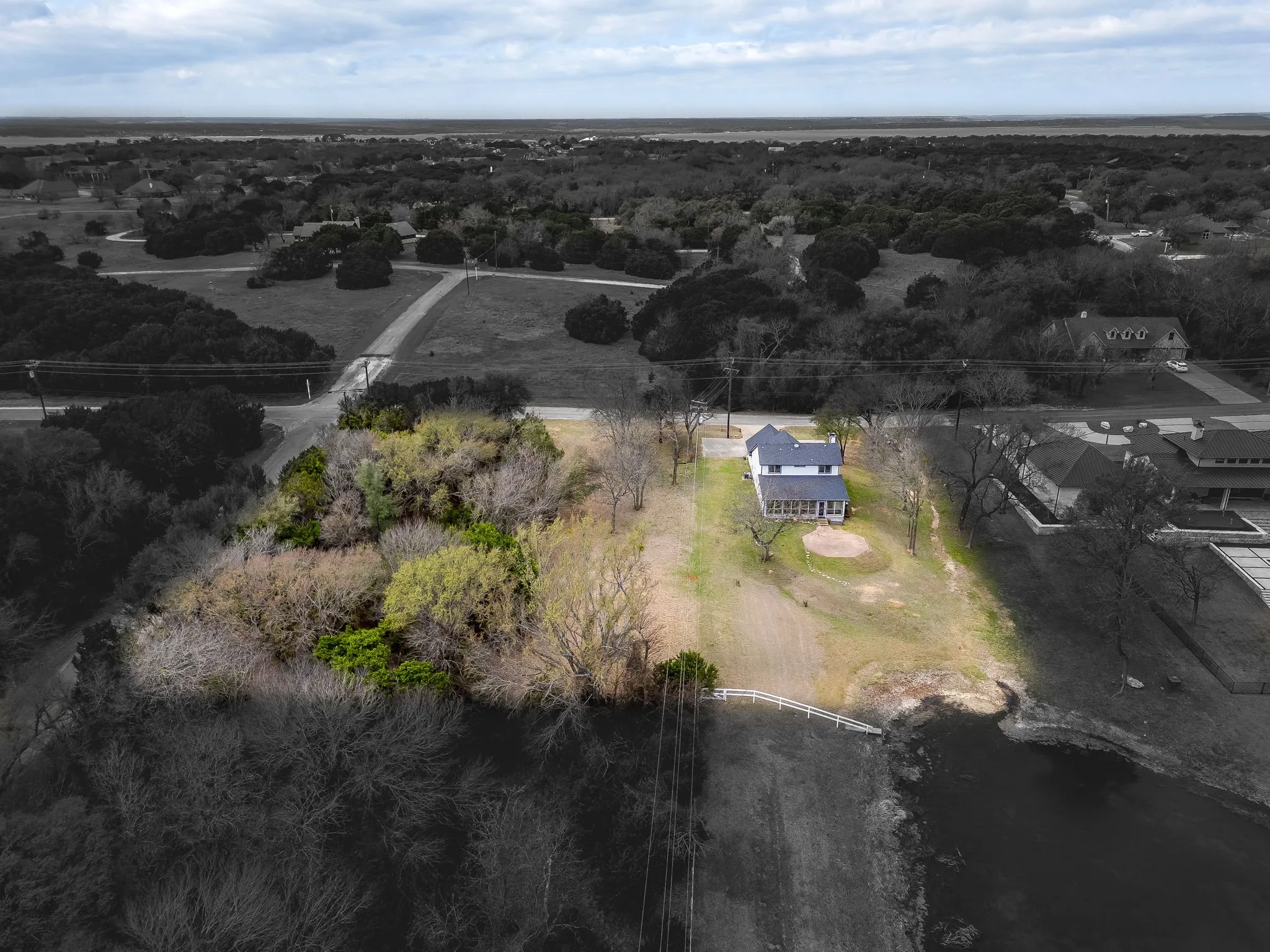 Single Family Residence For Sale in Hill County , 1451 Lakeside Trail, Whitney, Texas 76692, 3 Bedroom, 2 Bathroom, 2 Garage spaces, 1,994 Sqft, built in 2000, mls#21160911, Real Estate Agent in Whitney, Homes For Sale in Hill county, Homes For Sale in Whitney, Realtor in Whitney Texas, Real Estate Brokerage Independent Realty Texas, Luminita Cordes Realtor