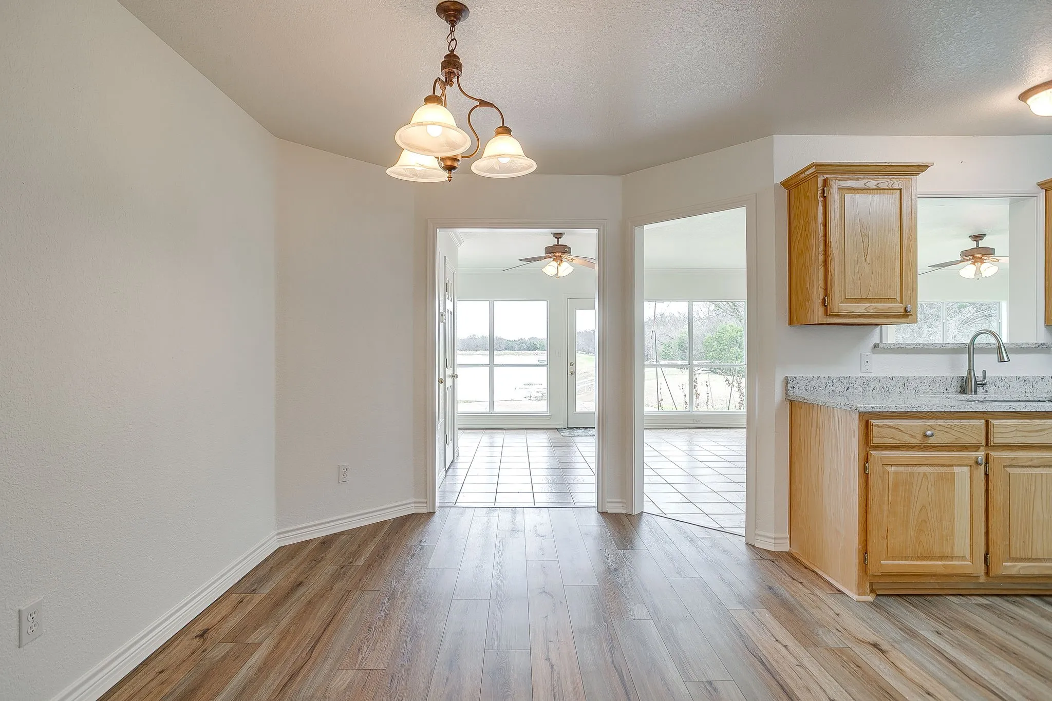 Single Family Residence For Sale in Hill County , 1451 Lakeside Trail, Whitney, Texas 76692, 3 Bedroom, 2 Bathroom, 2 Garage spaces, 1,994 Sqft, built in 2000, mls#21160911, Real Estate Agent in Whitney, Homes For Sale in Hill county, Homes For Sale in Whitney, Realtor in Whitney Texas, Real Estate Brokerage Independent Realty Texas, Luminita Cordes Realtor