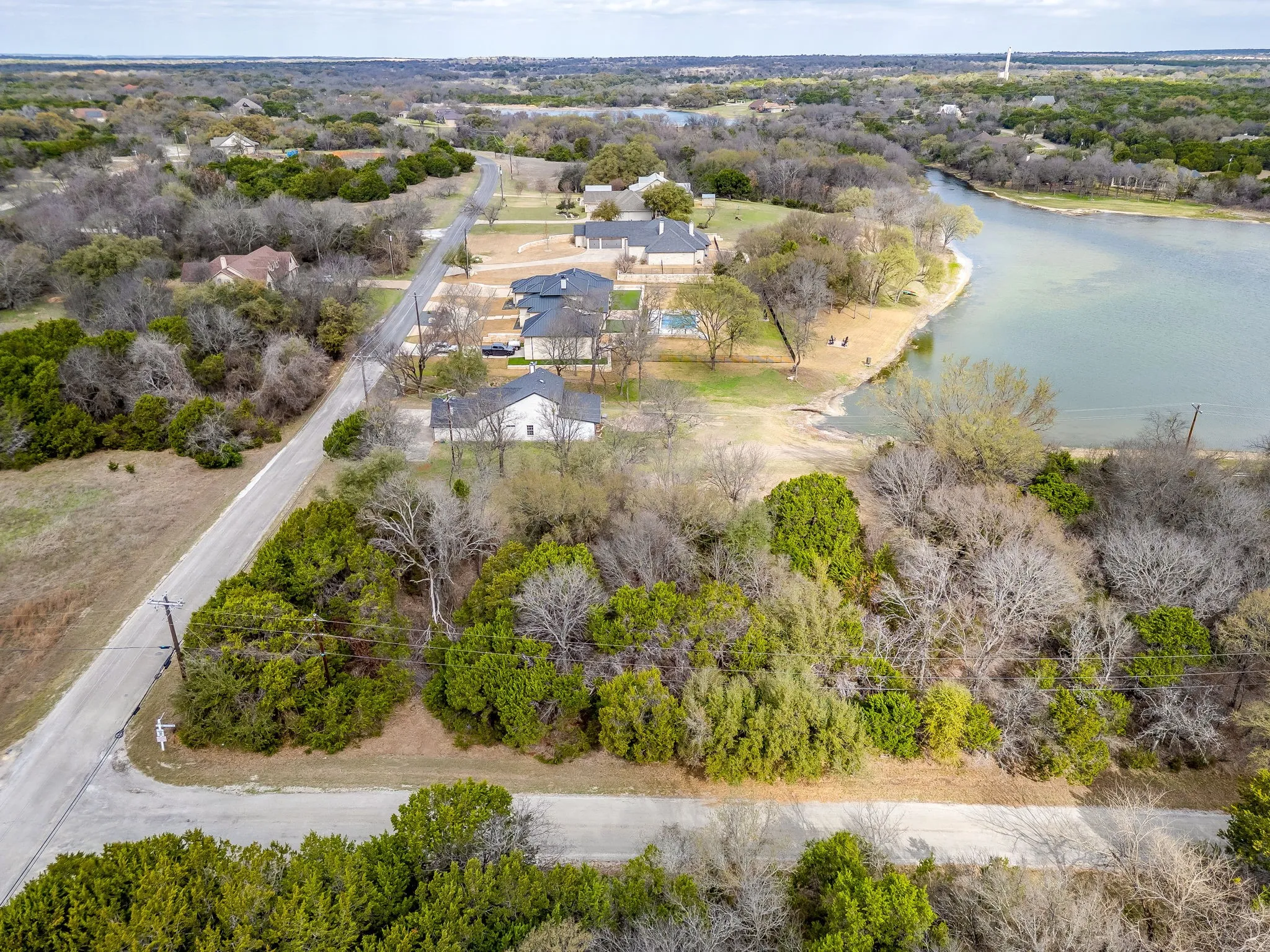 Single Family Residence For Sale in Hill County , 1451 Lakeside Trail, Whitney, Texas 76692, 3 Bedroom, 2 Bathroom, 2 Garage spaces, 1,994 Sqft, built in 2000, mls#21160911, Real Estate Agent in Whitney, Homes For Sale in Hill county, Homes For Sale in Whitney, Realtor in Whitney Texas, Real Estate Brokerage Independent Realty Texas, Luminita Cordes Realtor