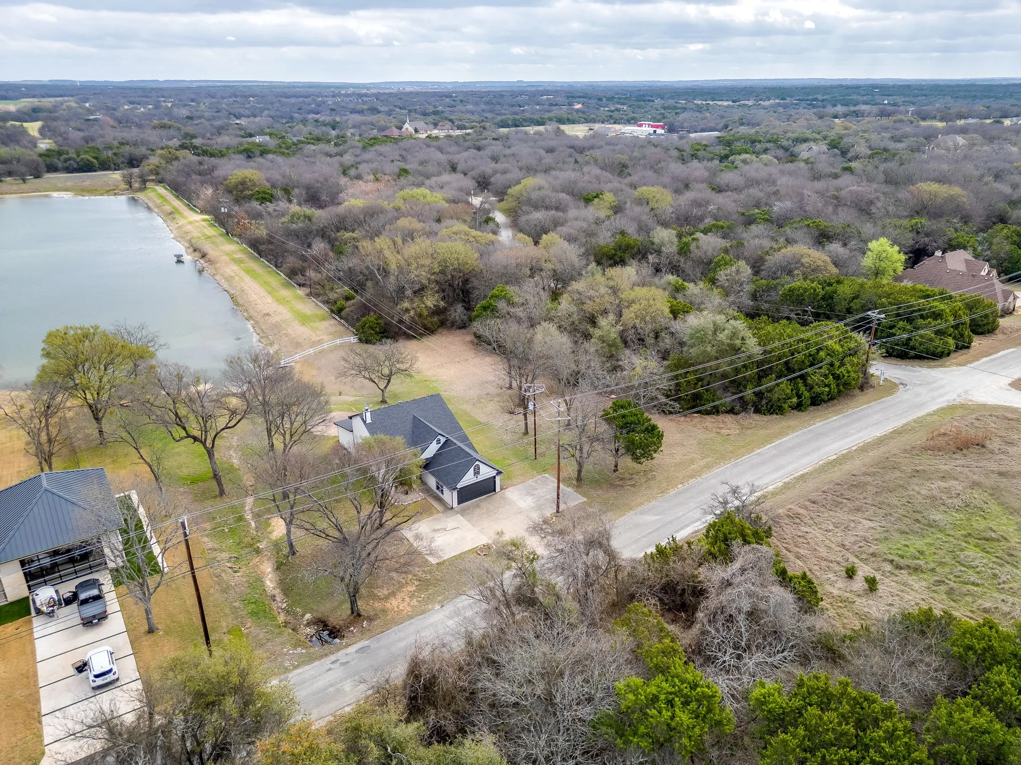 Single Family Residence For Sale in Hill County , 1451 Lakeside Trail, Whitney, Texas 76692, 3 Bedroom, 2 Bathroom, 2 Garage spaces, 1,994 Sqft, built in 2000, mls#21160911, Real Estate Agent in Whitney, Homes For Sale in Hill county, Homes For Sale in Whitney, Realtor in Whitney Texas, Real Estate Brokerage Independent Realty Texas, Luminita Cordes Realtor