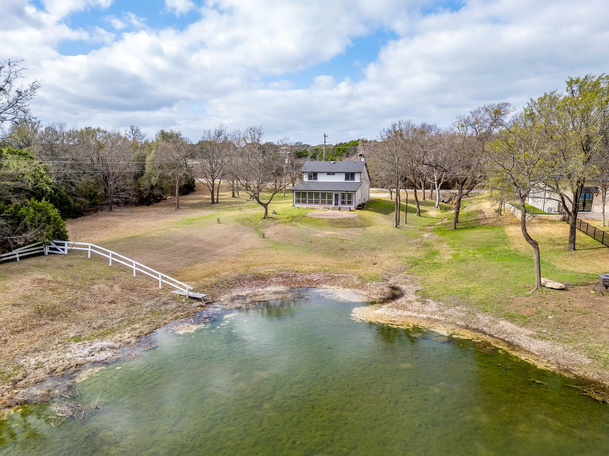 Single Family Residence For Sale in Hill County , 1451 Lakeside Trail, Whitney, Texas 76692, 3 Bedroom, 2 Bathroom, 2 Garage spaces, 1,994 Sqft, built in 2000, mls#21160911, Real Estate Agent in Whitney, Homes For Sale in Hill county, Homes For Sale in Whitney, Realtor in Whitney Texas, Real Estate Brokerage Independent Realty Texas, Luminita Cordes Realtor