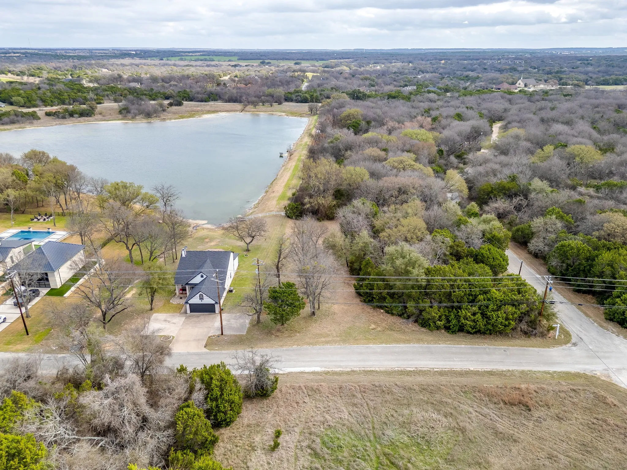 Single Family Residence For Sale in Hill County , 1451 Lakeside Trail, Whitney, Texas 76692, 3 Bedroom, 2 Bathroom, 2 Garage spaces, 1,994 Sqft, built in 2000, mls#21160911, Real Estate Agent in Whitney, Homes For Sale in Hill county, Homes For Sale in Whitney, Realtor in Whitney Texas, Real Estate Brokerage Independent Realty Texas, Luminita Cordes Realtor