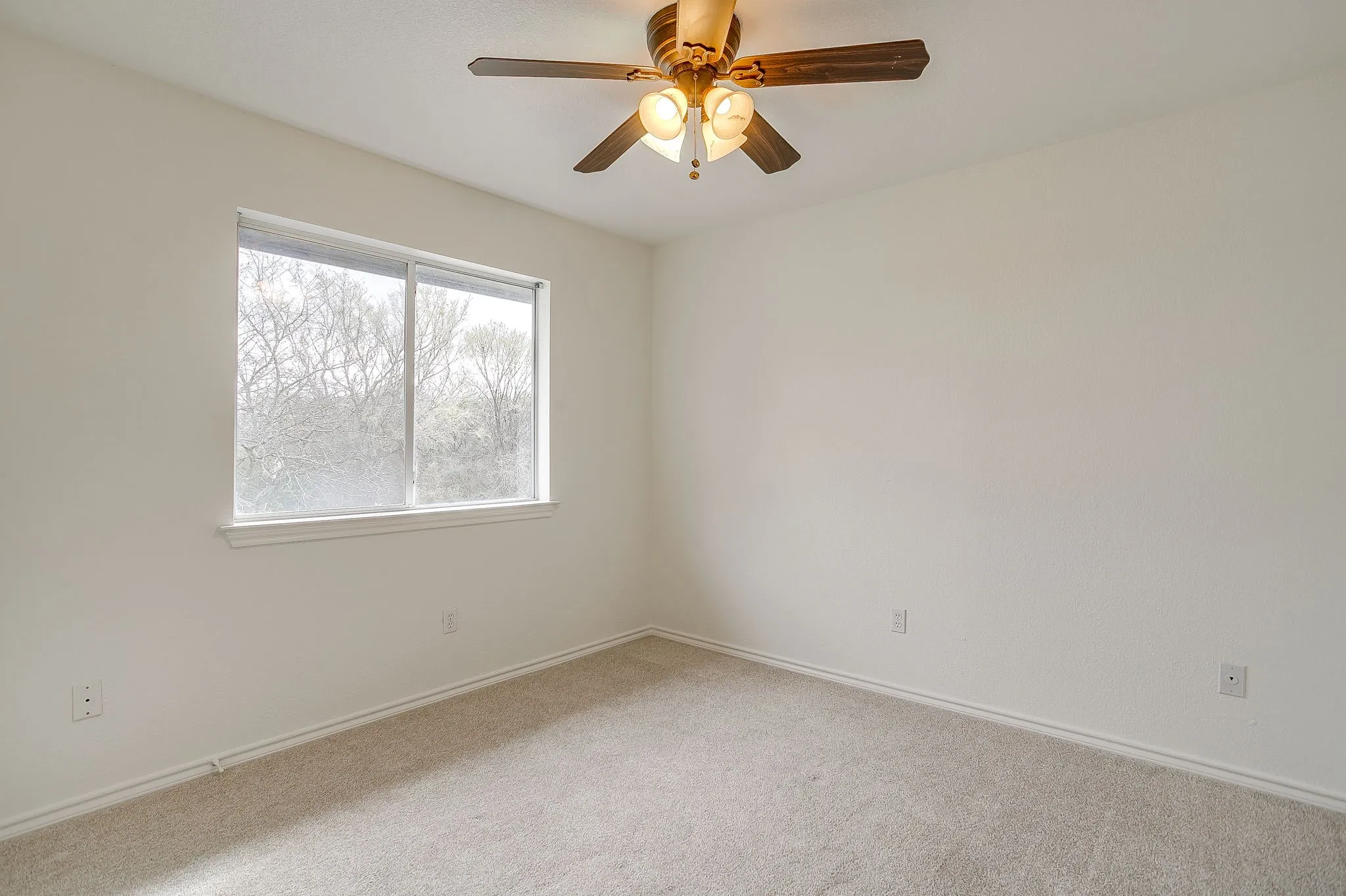Single Family Residence For Sale in Hill County , 1451 Lakeside Trail, Whitney, Texas 76692, 3 Bedroom, 2 Bathroom, 2 Garage spaces, 1,994 Sqft, built in 2000, mls#21160911, Real Estate Agent in Whitney, Homes For Sale in Hill county, Homes For Sale in Whitney, Realtor in Whitney Texas, Real Estate Brokerage Independent Realty Texas, Luminita Cordes Realtor