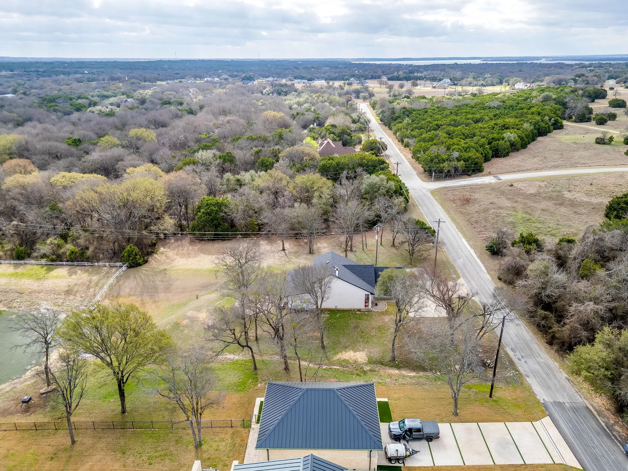 Single Family Residence For Sale in Hill County , 1451 Lakeside Trail, Whitney, Texas 76692, 3 Bedroom, 2 Bathroom, 2 Garage spaces, 1,994 Sqft, built in 2000, mls#21160911, Real Estate Agent in Whitney, Homes For Sale in Hill county, Homes For Sale in Whitney, Realtor in Whitney Texas, Real Estate Brokerage Independent Realty Texas, Luminita Cordes Realtor