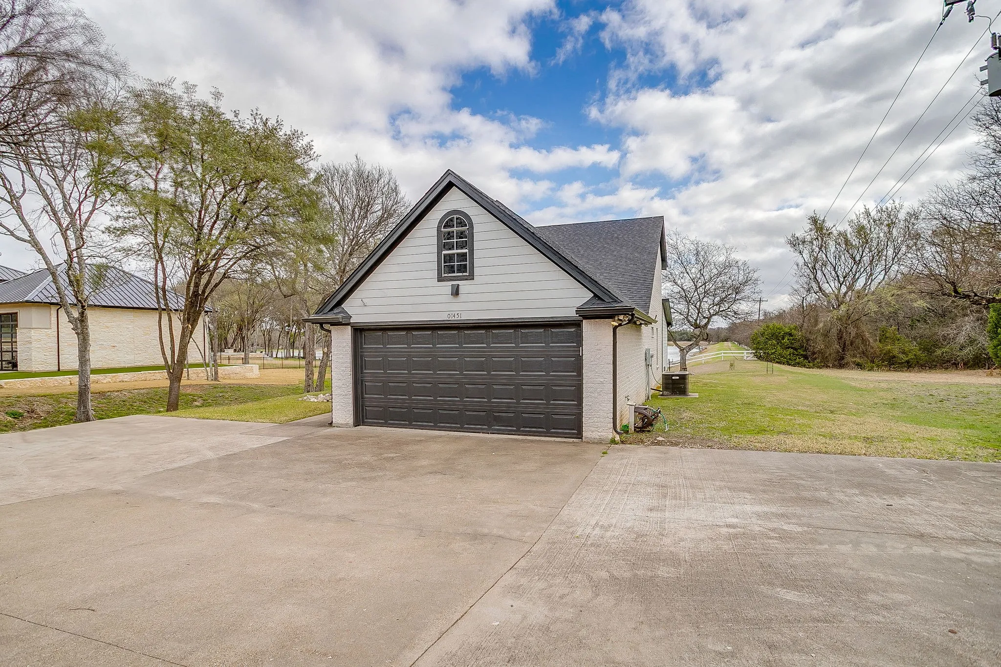 Single Family Residence For Sale in Hill County , 1451 Lakeside Trail, Whitney, Texas 76692, 3 Bedroom, 2 Bathroom, 2 Garage spaces, 1,994 Sqft, built in 2000, mls#21160911, Real Estate Agent in Whitney, Homes For Sale in Hill county, Homes For Sale in Whitney, Realtor in Whitney Texas, Real Estate Brokerage Independent Realty Texas, Luminita Cordes Realtor