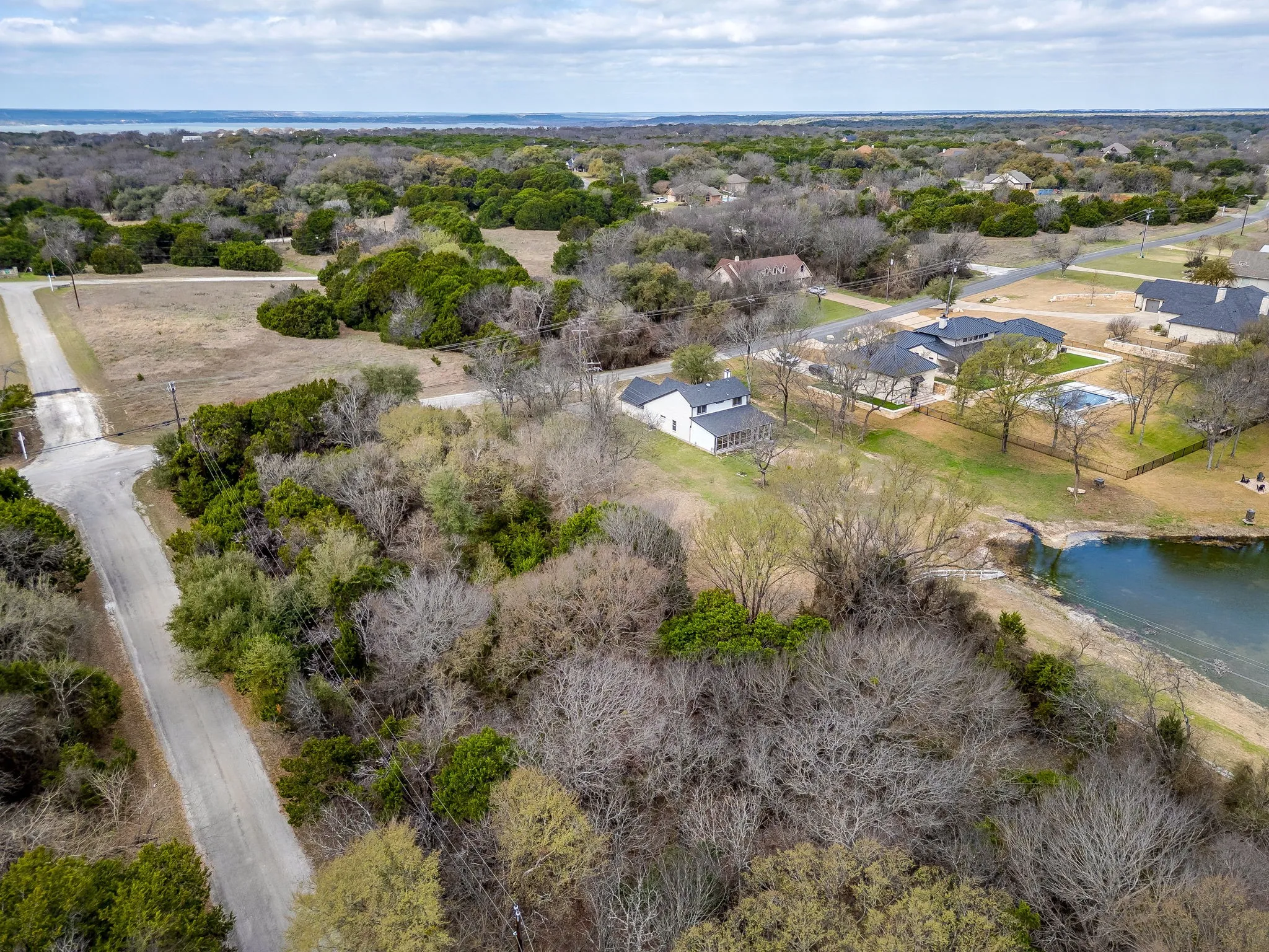 Single Family Residence For Sale in Hill County , 1451 Lakeside Trail, Whitney, Texas 76692, 3 Bedroom, 2 Bathroom, 2 Garage spaces, 1,994 Sqft, built in 2000, mls#21160911, Real Estate Agent in Whitney, Homes For Sale in Hill county, Homes For Sale in Whitney, Realtor in Whitney Texas, Real Estate Brokerage Independent Realty Texas, Luminita Cordes Realtor