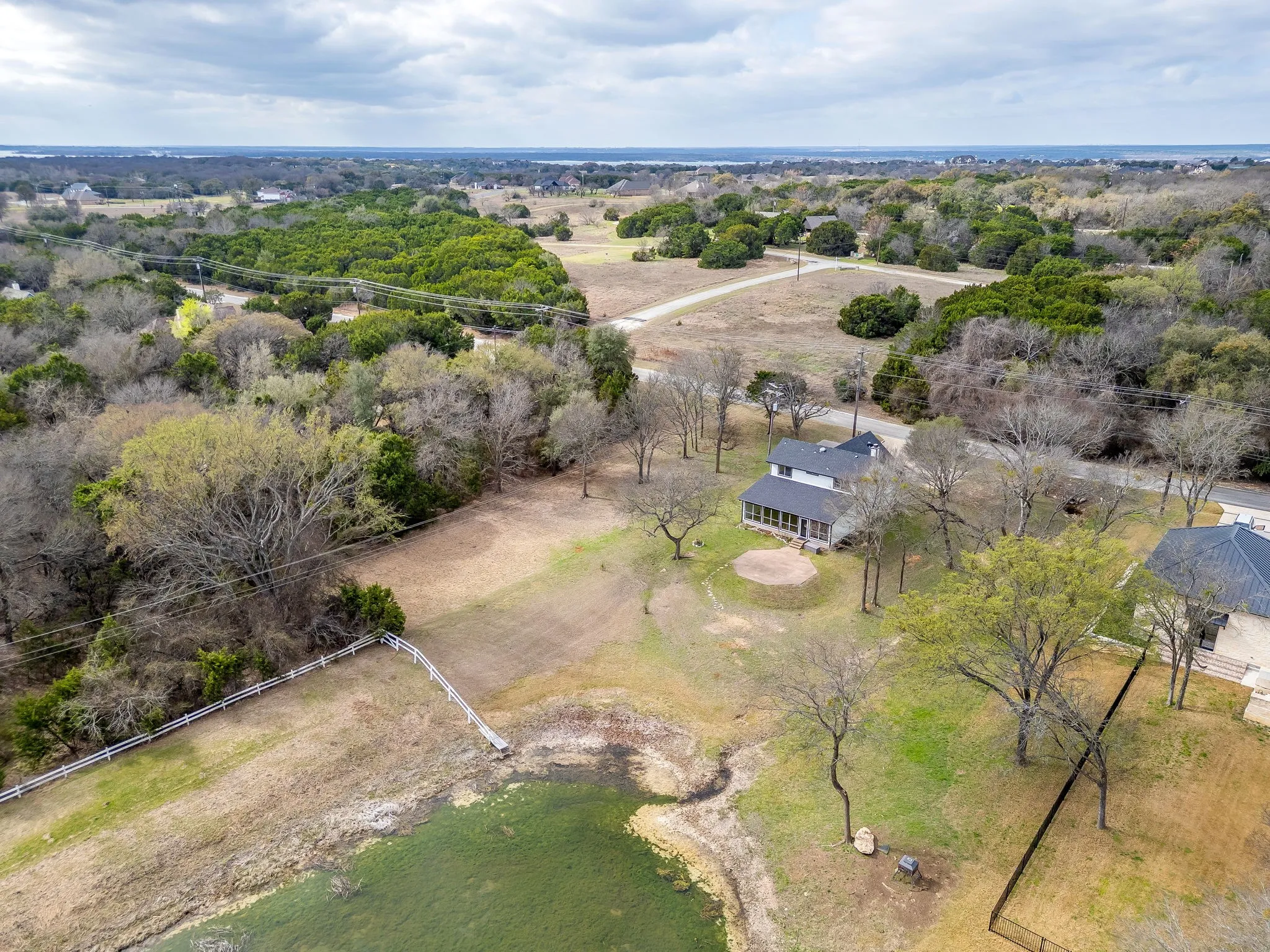 Single Family Residence For Sale in Hill County , 1451 Lakeside Trail, Whitney, Texas 76692, 3 Bedroom, 2 Bathroom, 2 Garage spaces, 1,994 Sqft, built in 2000, mls#21160911, Real Estate Agent in Whitney, Homes For Sale in Hill county, Homes For Sale in Whitney, Realtor in Whitney Texas, Real Estate Brokerage Independent Realty Texas, Luminita Cordes Realtor