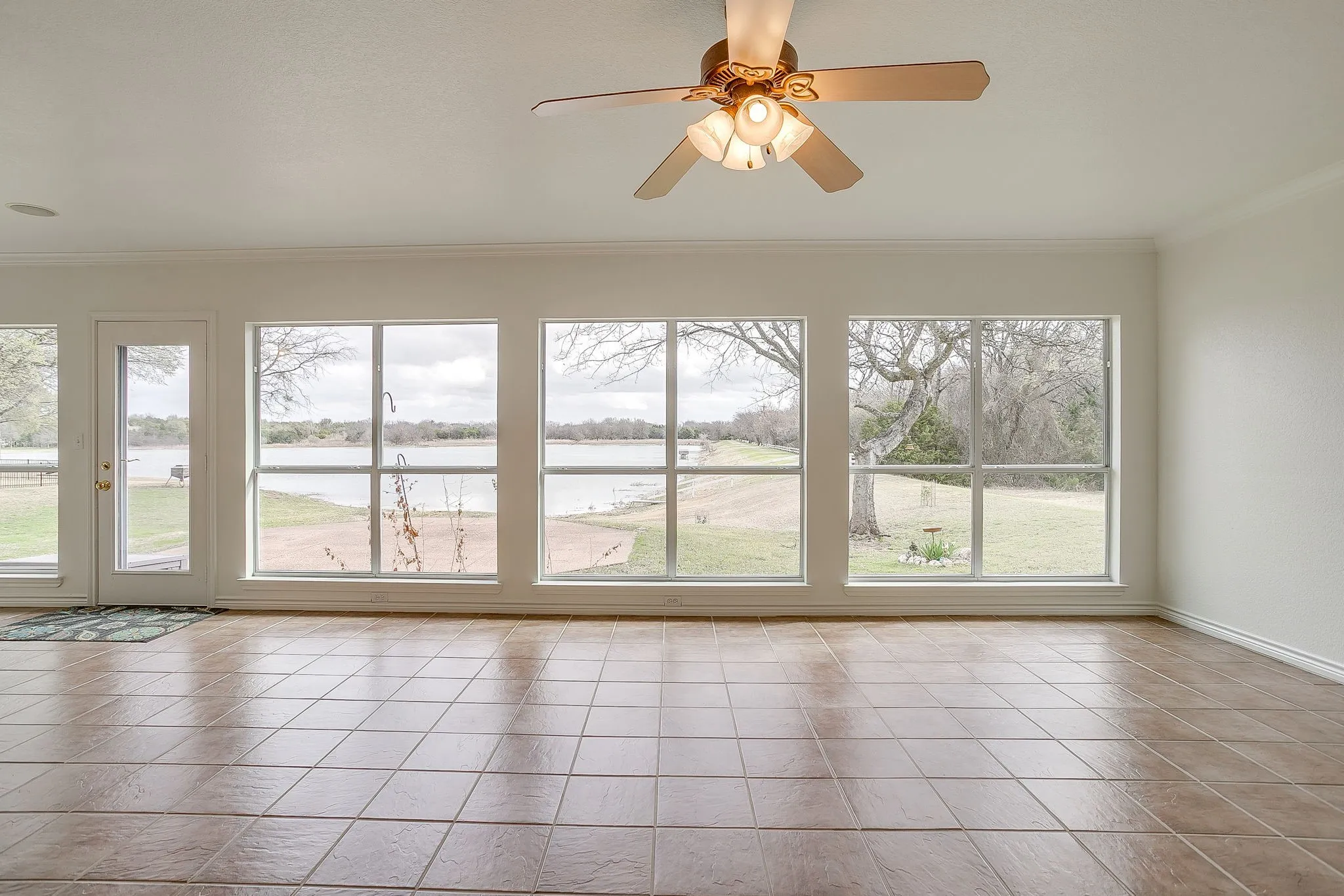 Single Family Residence For Sale in Hill County , 1451 Lakeside Trail, Whitney, Texas 76692, 3 Bedroom, 2 Bathroom, 2 Garage spaces, 1,994 Sqft, built in 2000, mls#21160911, Real Estate Agent in Whitney, Homes For Sale in Hill county, Homes For Sale in Whitney, Realtor in Whitney Texas, Real Estate Brokerage Independent Realty Texas, Luminita Cordes Realtor