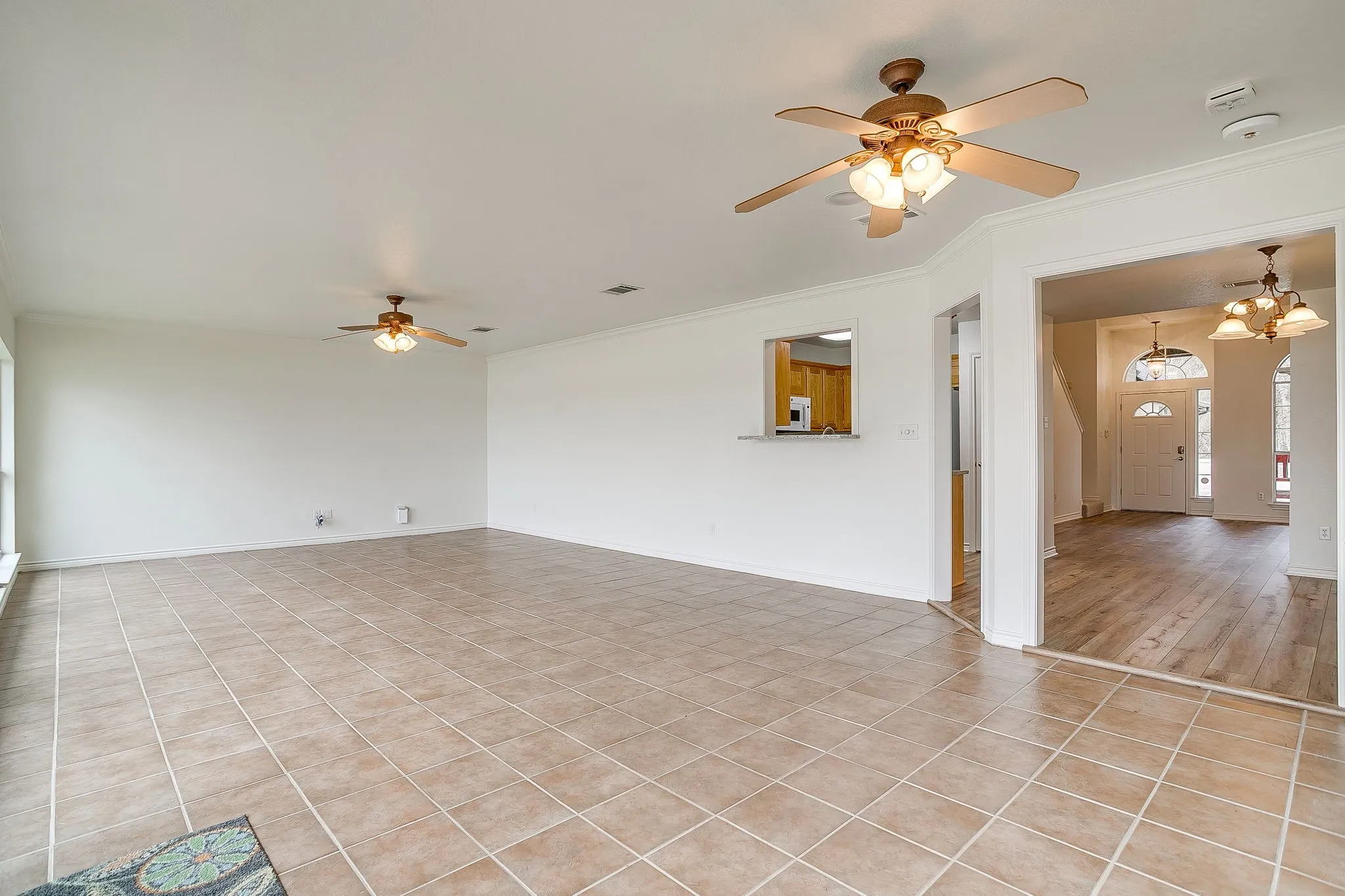 Single Family Residence For Sale in Hill County , 1451 Lakeside Trail, Whitney, Texas 76692, 3 Bedroom, 2 Bathroom, 2 Garage spaces, 1,994 Sqft, built in 2000, mls#21160911, Real Estate Agent in Whitney, Homes For Sale in Hill county, Homes For Sale in Whitney, Realtor in Whitney Texas, Real Estate Brokerage Independent Realty Texas, Luminita Cordes Realtor